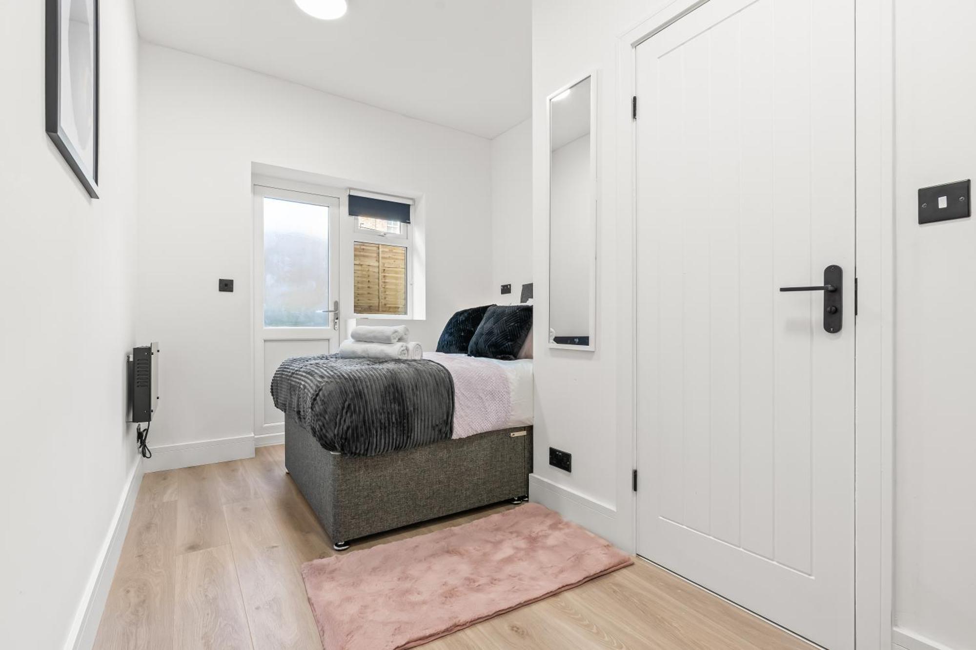 Modern 4 Bed - Free Parking Appartamento
