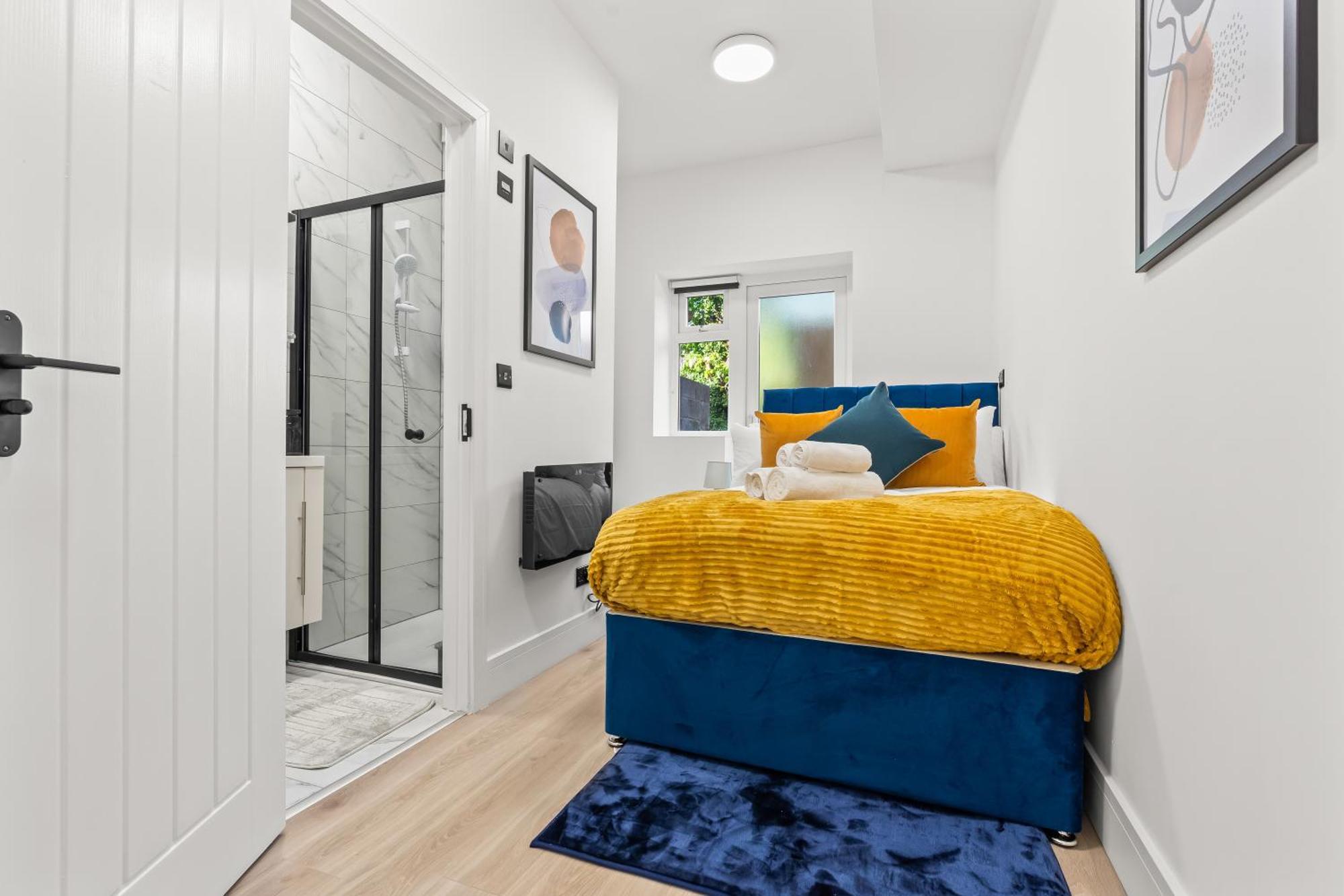 Modern 4 Bed - Free Parking Appartamento