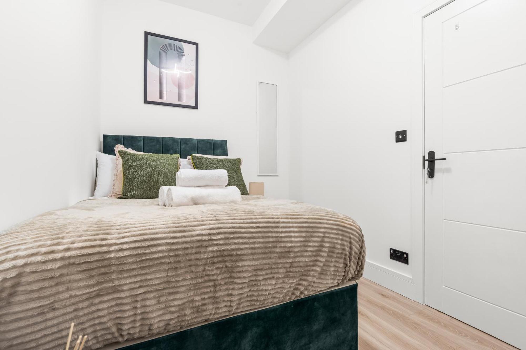 Modern 4 Bed - Free Parking * Londra