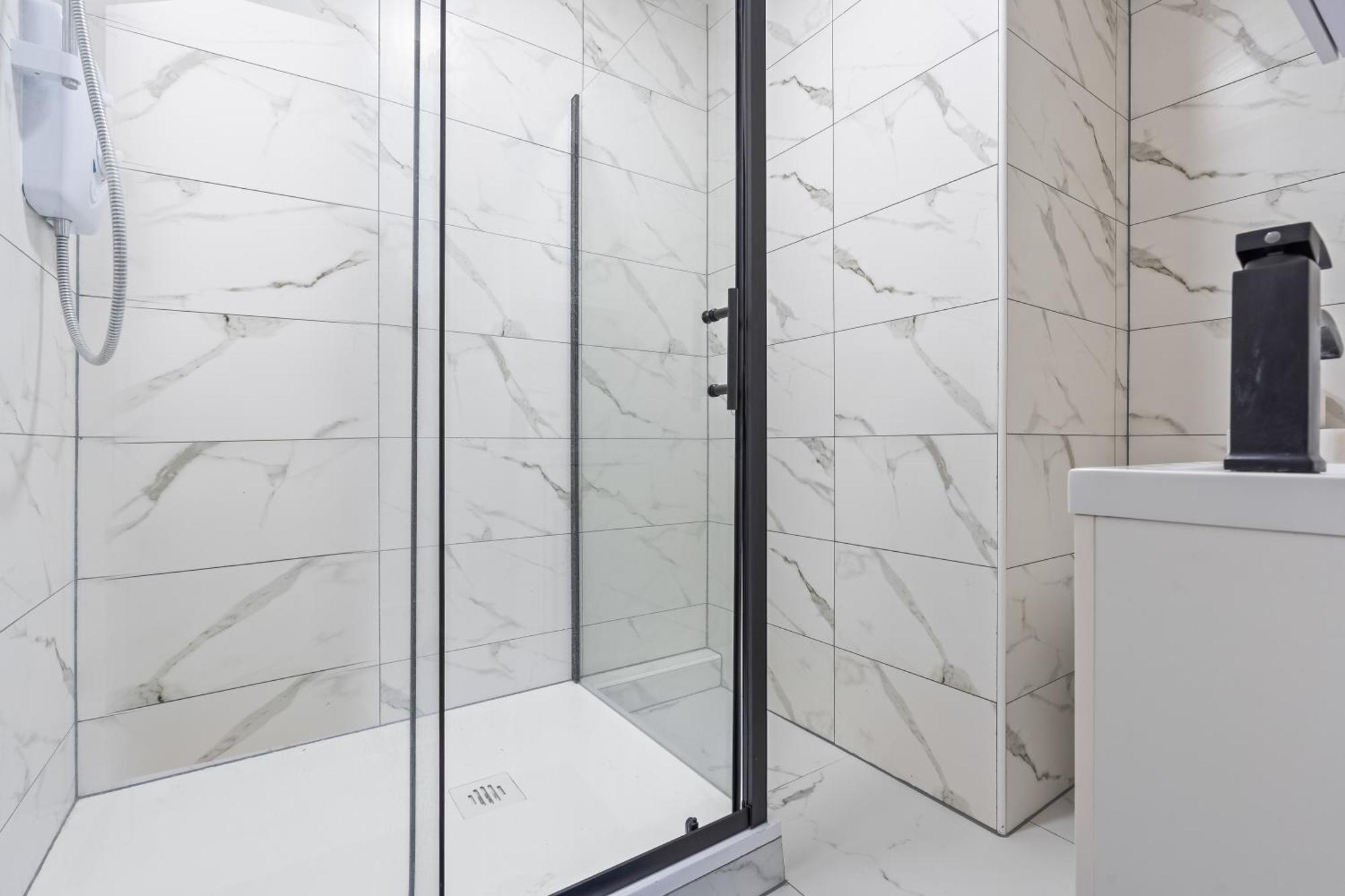 Appartamento Modern 4 Bed - Free Parking