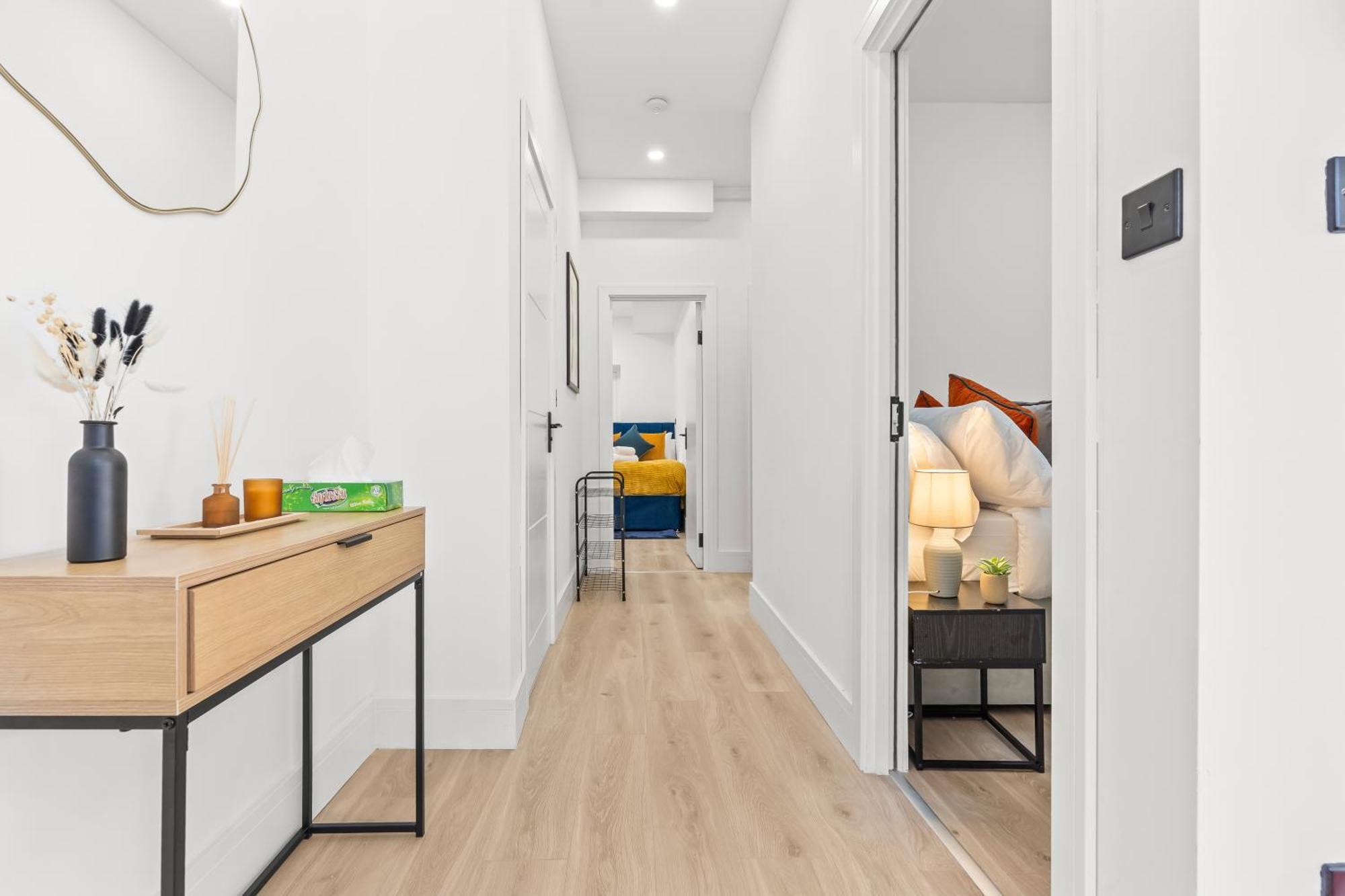 Modern 4 Bed - Free Parking Appartamento