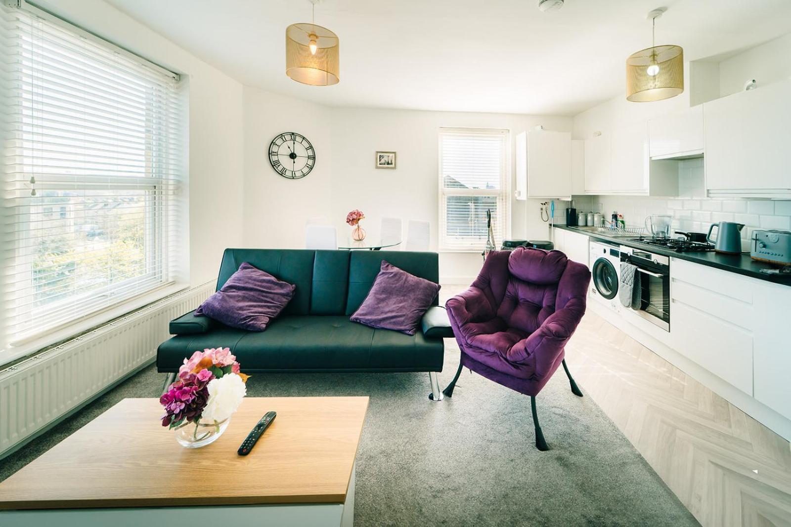 Two Bedroom By Brookland Serviced Short Lets With Free Wifi *