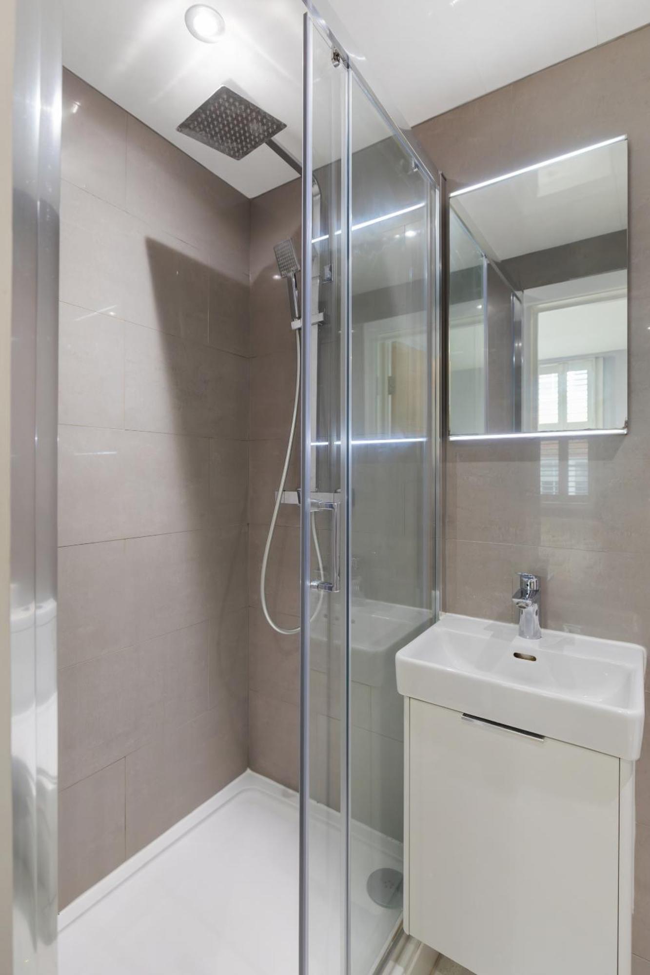 5 Bedroom Flat In Paddington *