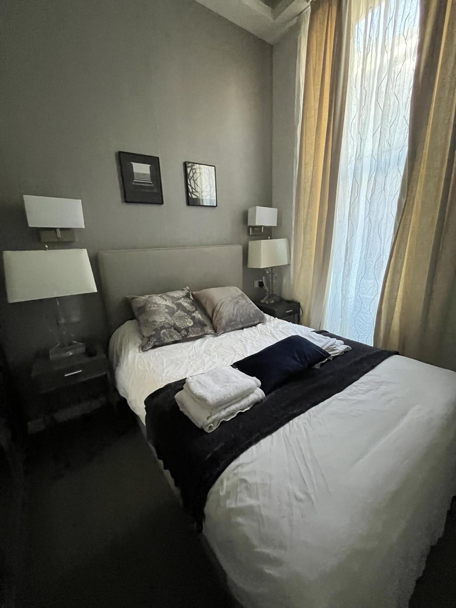 High Street Kensington Apartment *