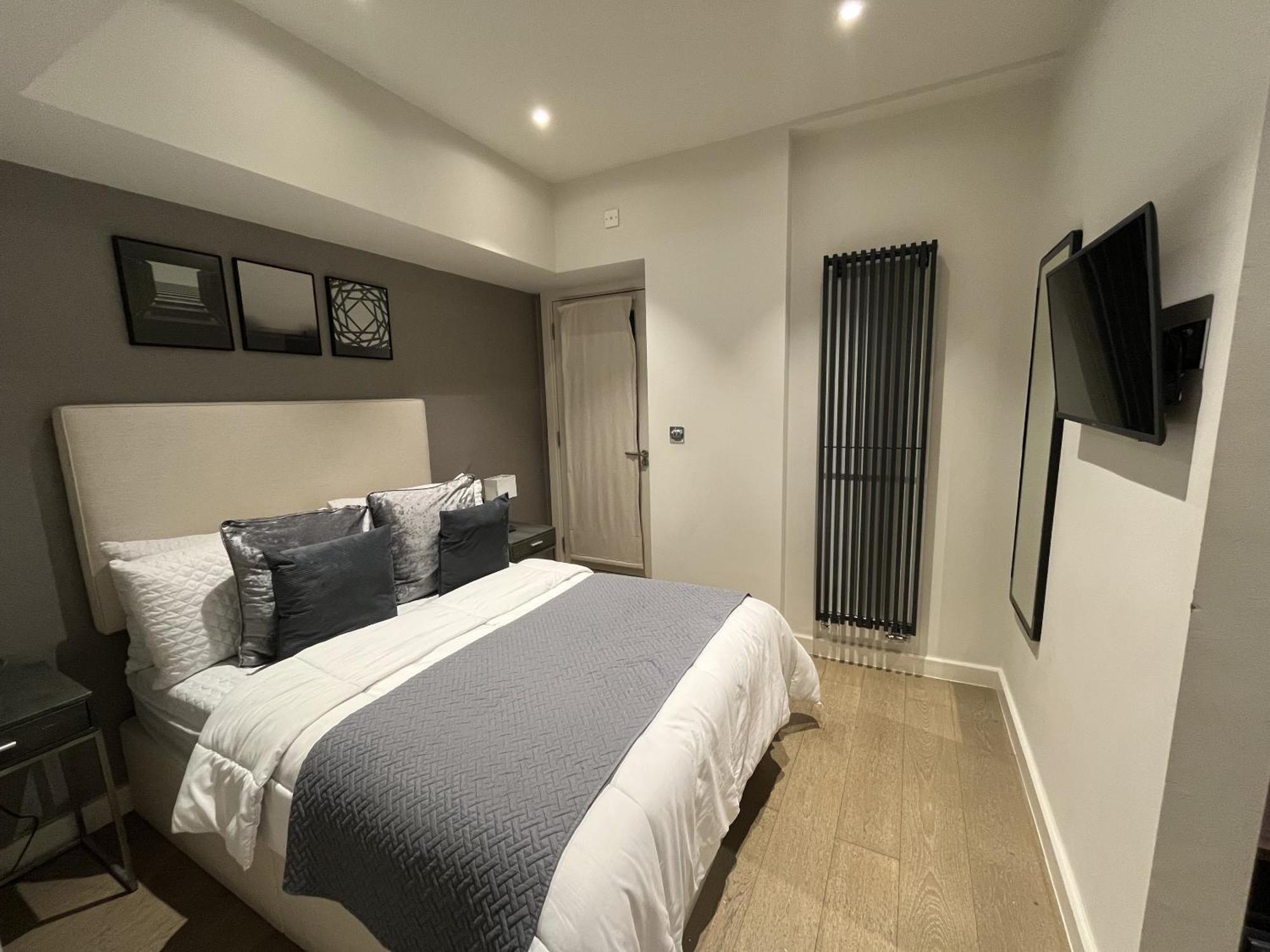 Apartment High Street Kensington London