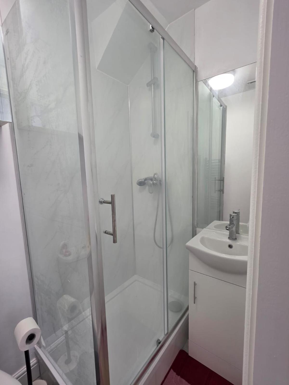 Dorset House At Upton Park Guest house London