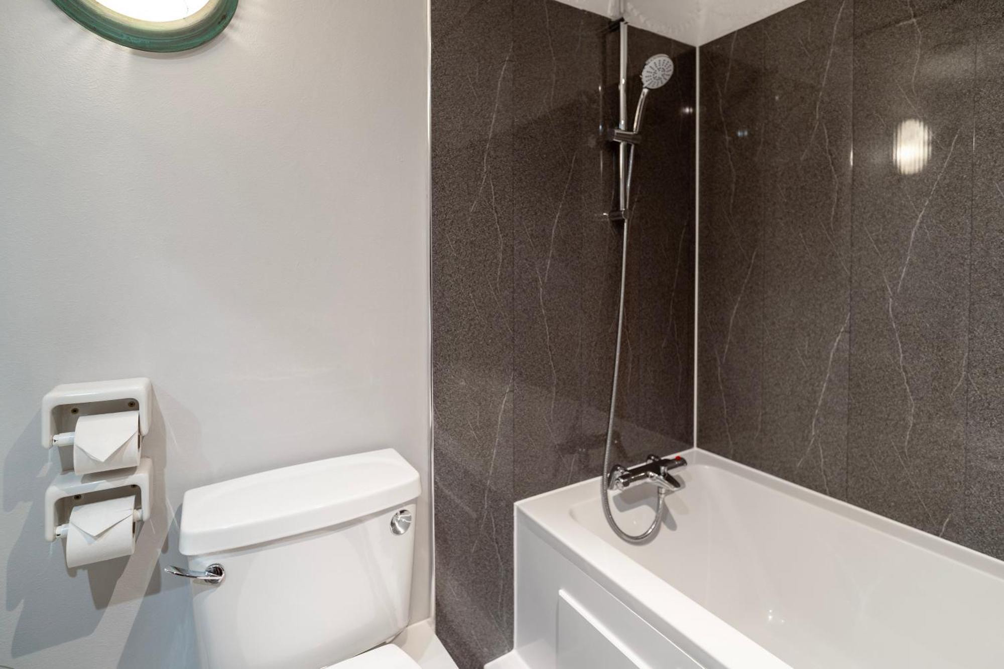 Britannia International Canary Wharf Hotel 4*