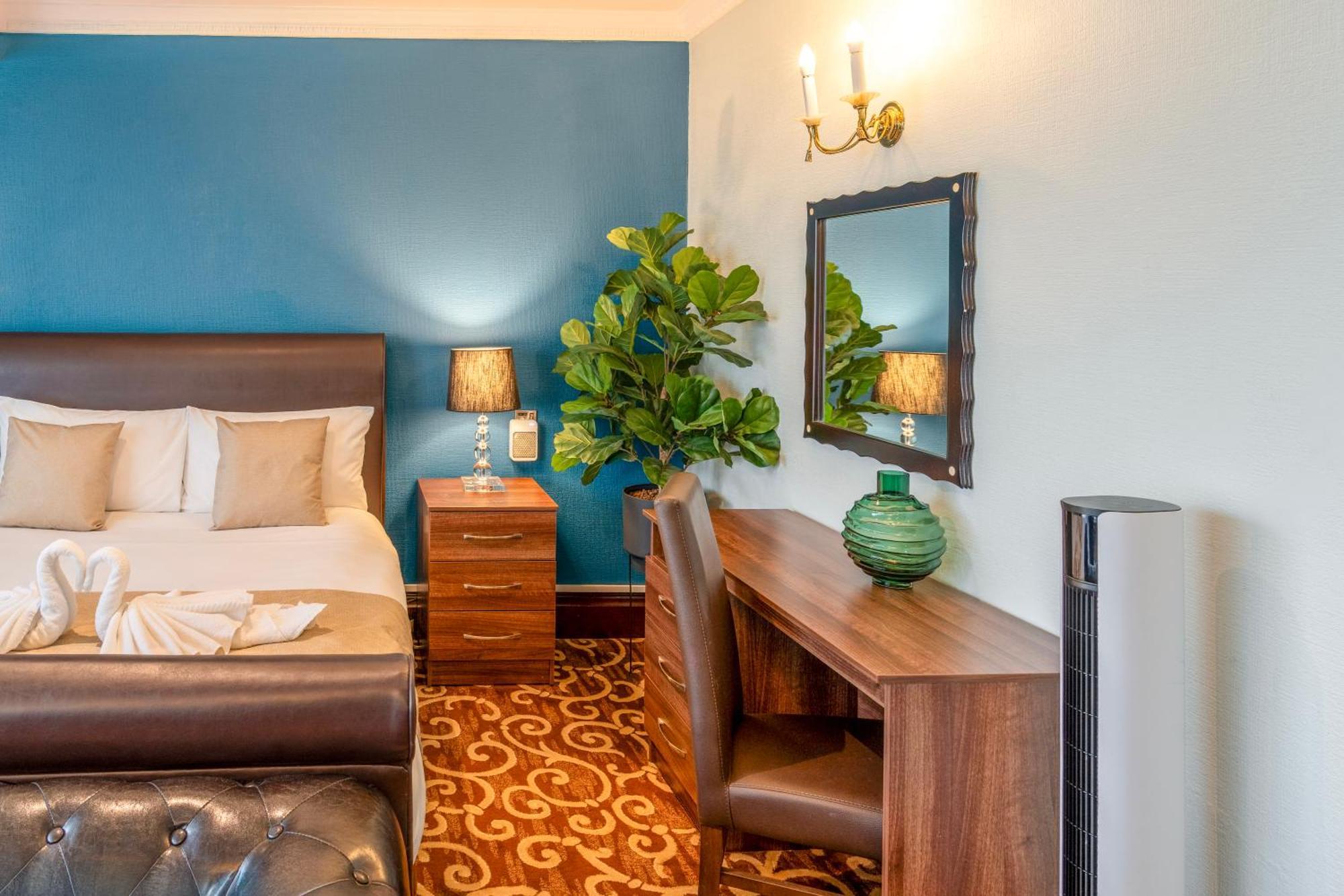 Britannia International Canary Wharf 4*