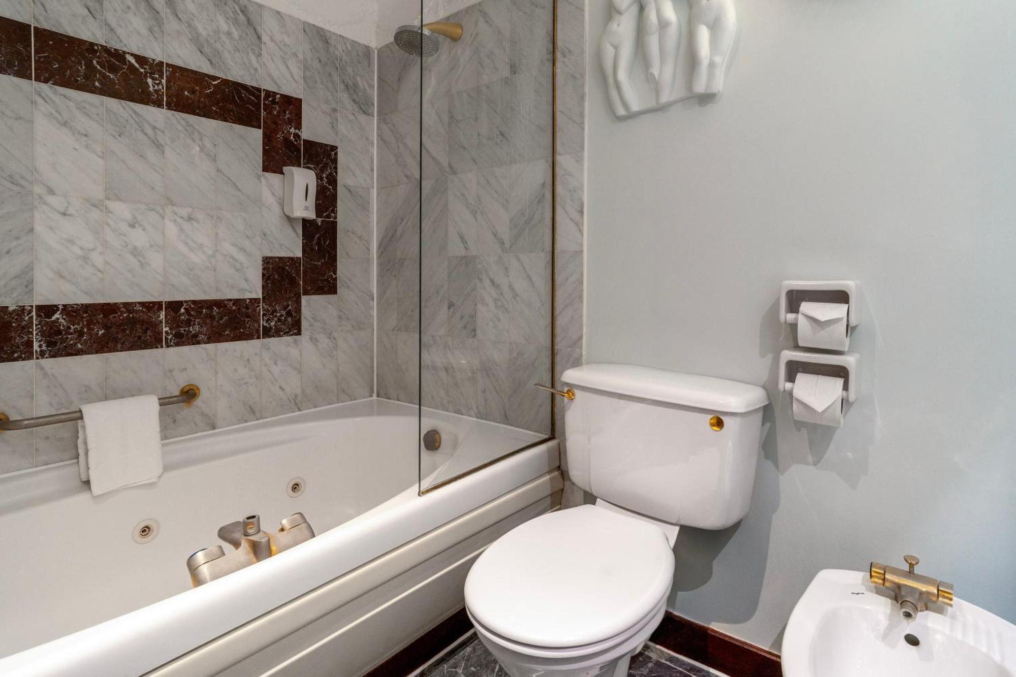 Britannia International Canary Wharf Hotel 4*