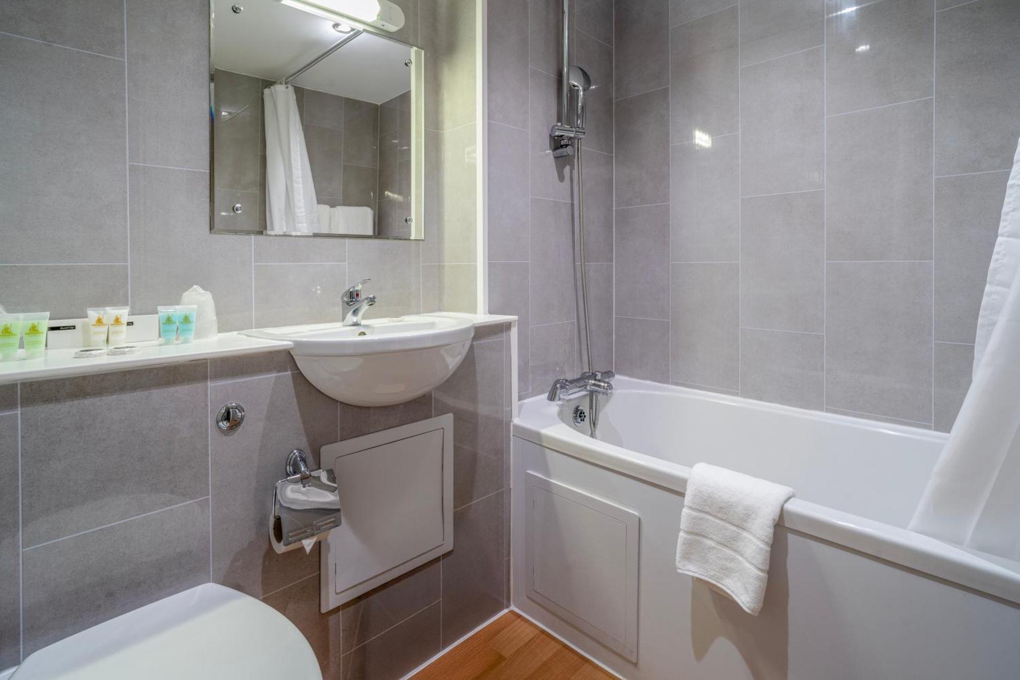 Britannia International Canary Wharf Hotel 4*
