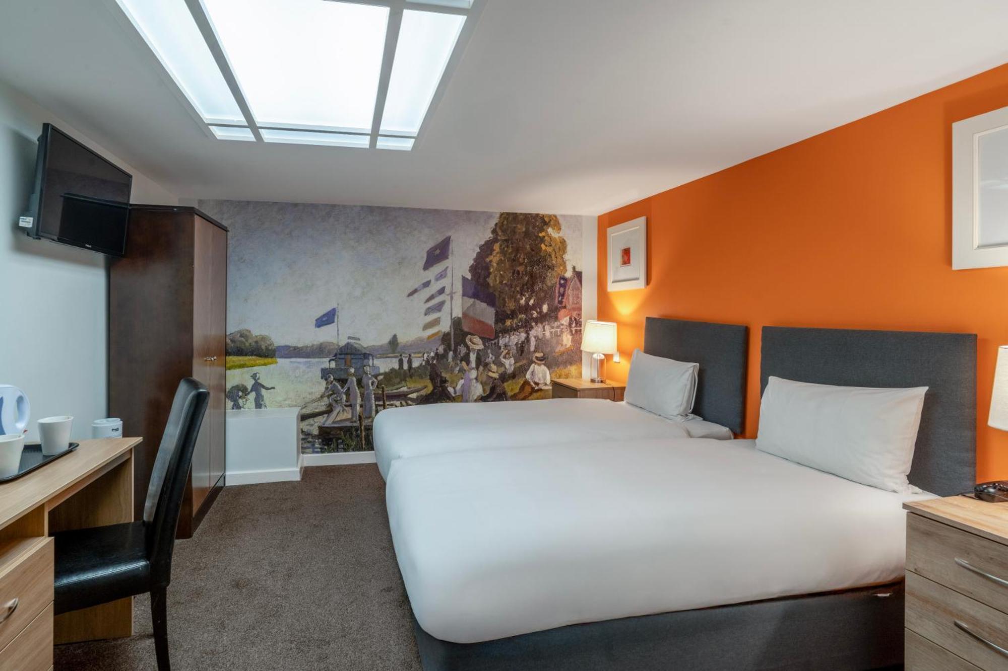 Britannia International Canary Wharf Hotel 4*