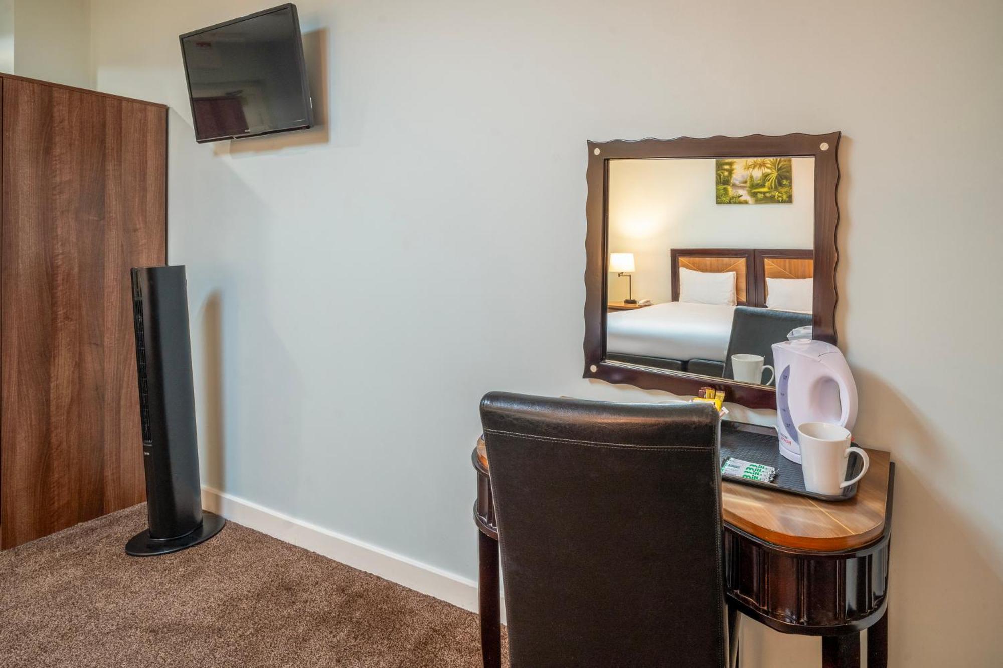 Britannia International Canary Wharf Hotel 4*