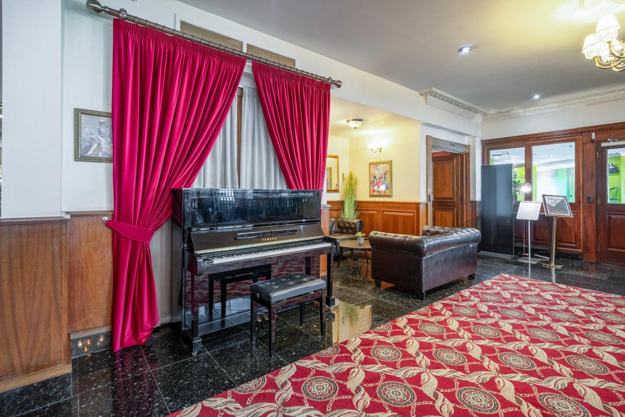Britannia International Canary Wharf Hotel 4*