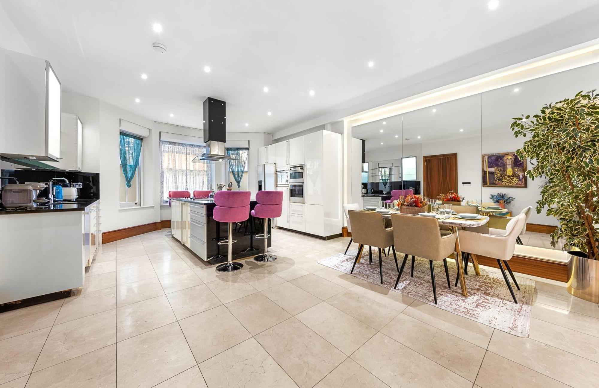 Appartement 250 Sqm Mega Mansion *