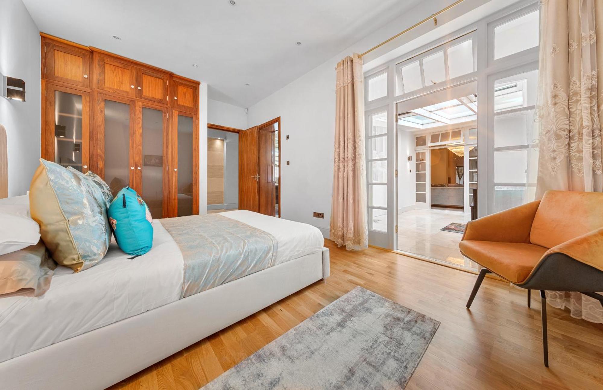 250 Sqm Mega Mansion * Londen