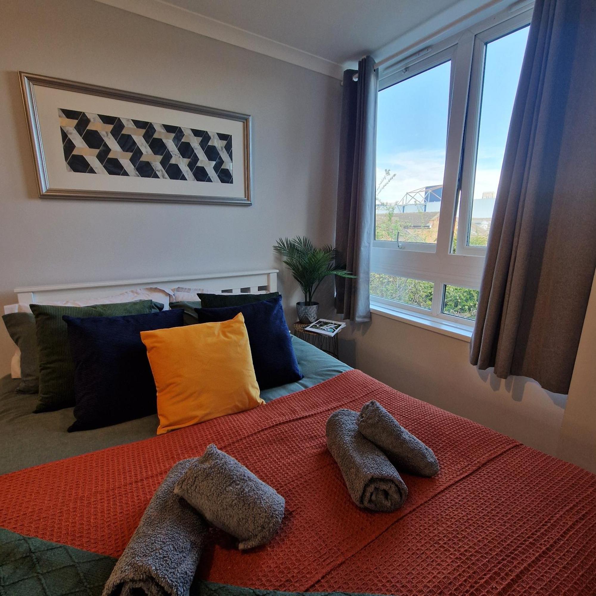 Modern Spacious 1 Bed Flat Westfield Shepherds Bush Free Wifi *