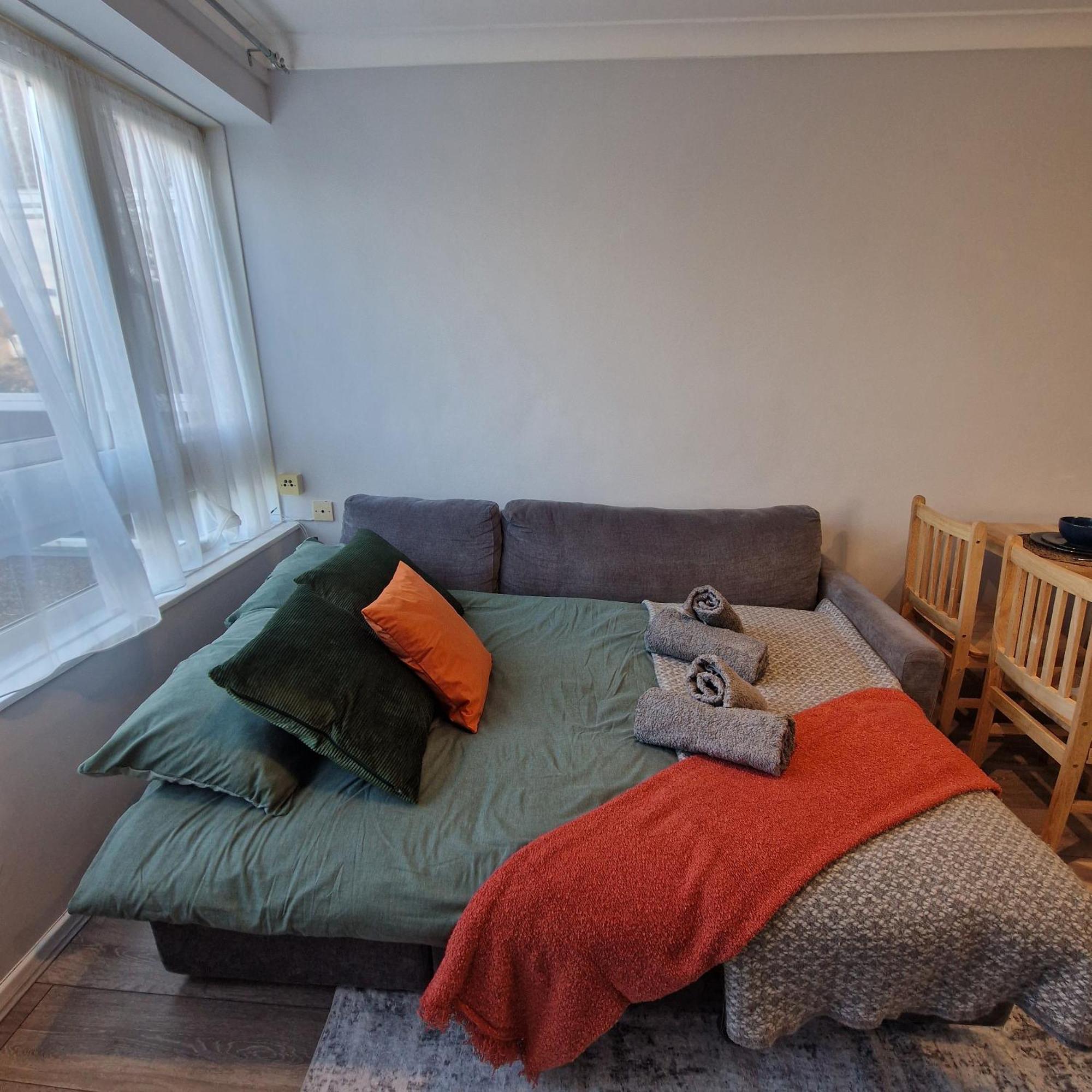 Modern Spacious 1 Bed Flat Westfield Shepherds Bush Free Wifi *