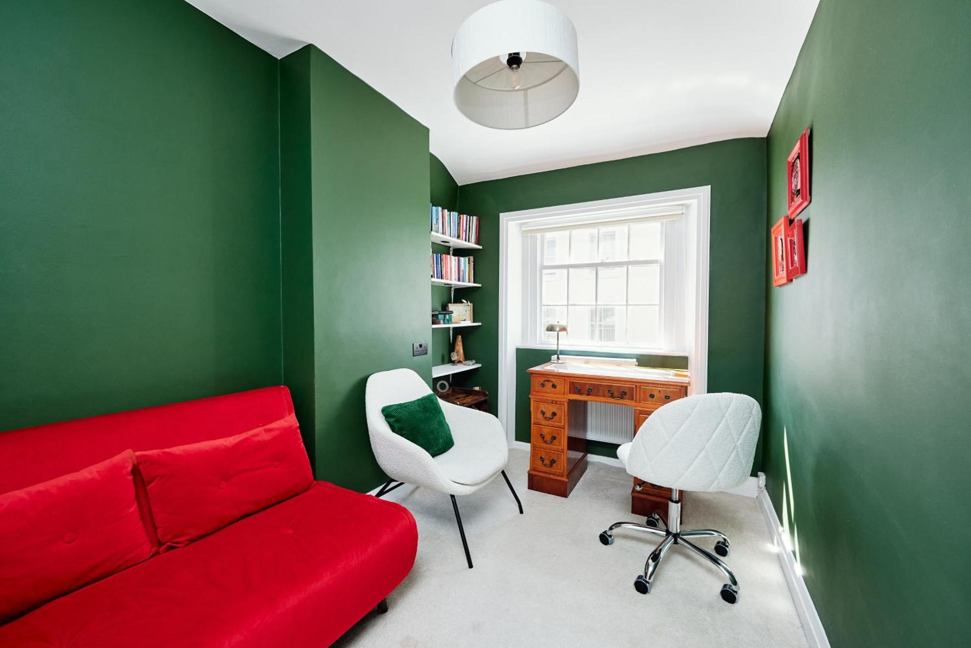 Relax & Recharge At Cozy Paddington, King Bed Appartement Londen