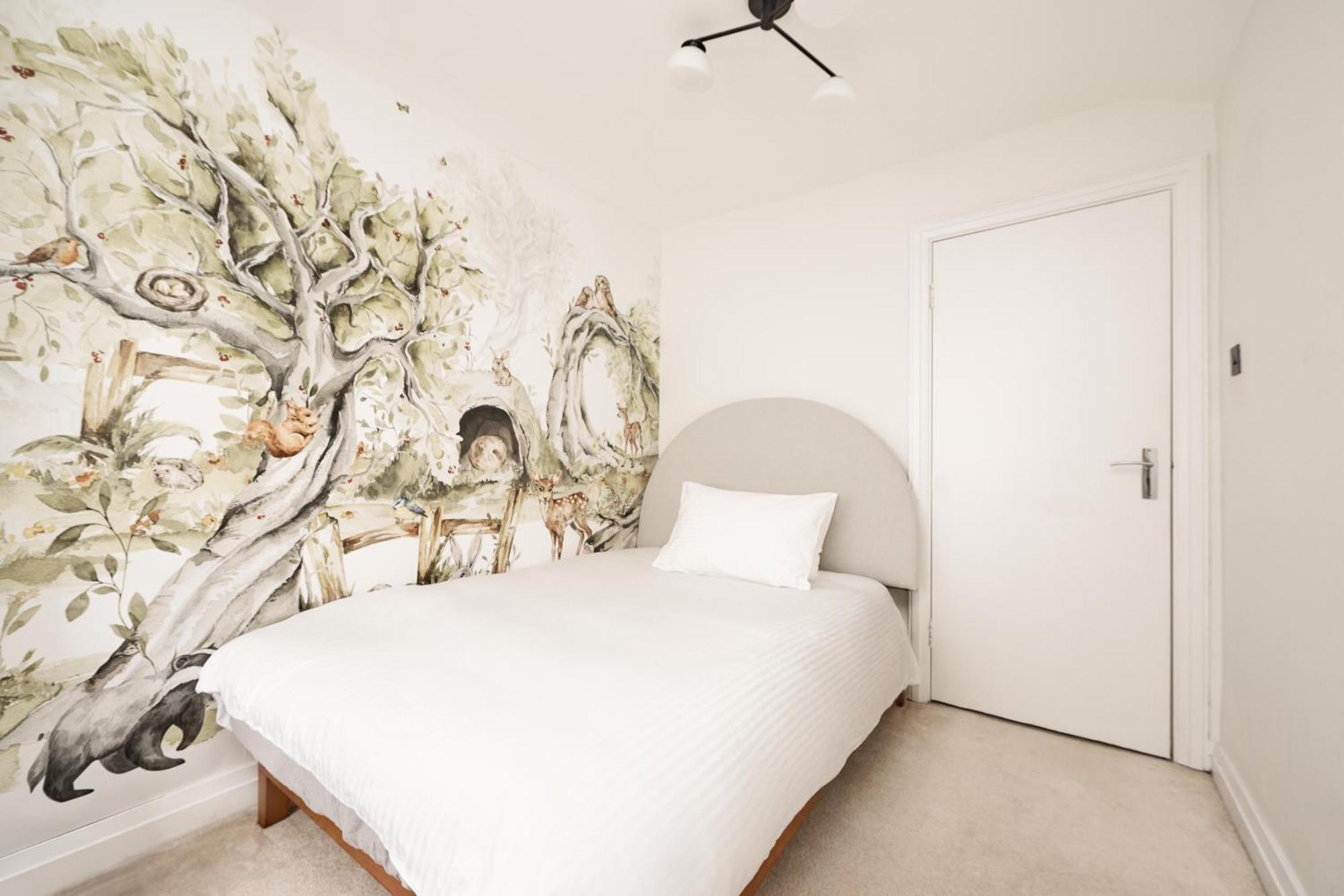 Relax & Recharge At Cozy Paddington, King Bed Londen