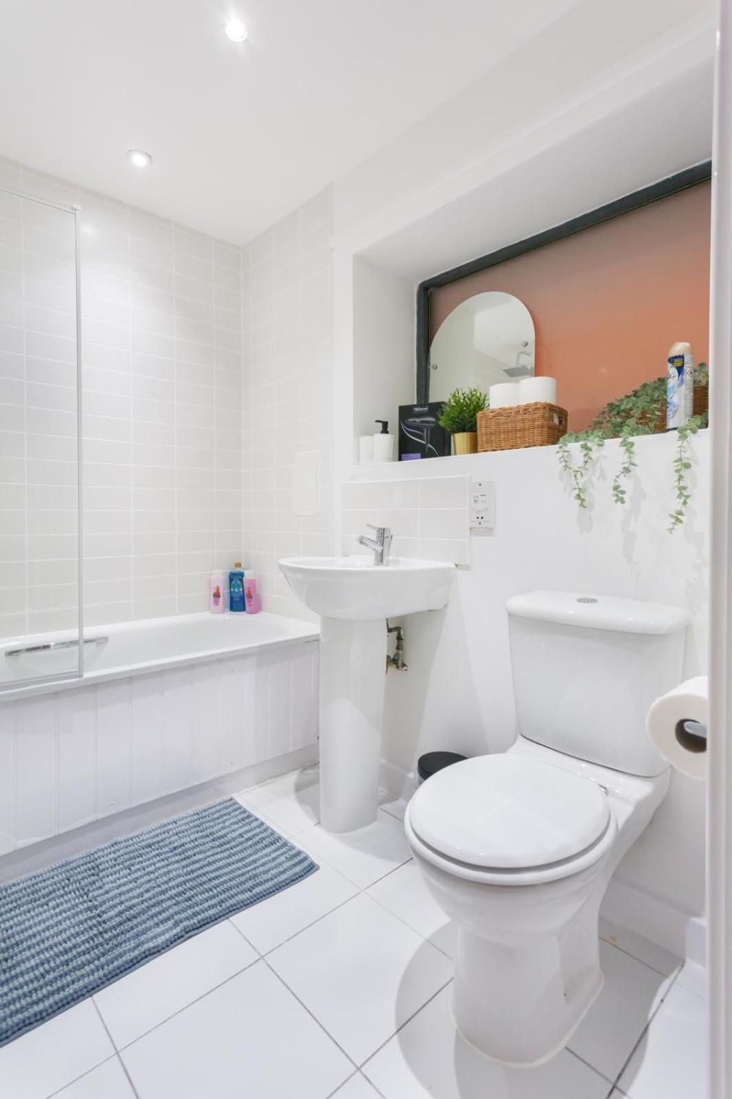 Cozy 2 Bedroom Near Tower Bridge Lägenhet London