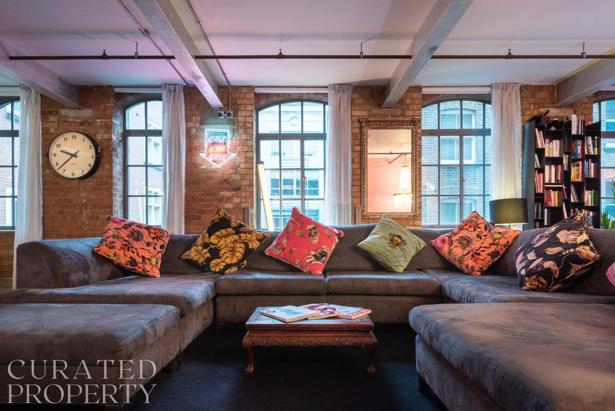 Amazingly Luxurious Loft Apartment, Soho - 3 Bedrooms, 2 Bath & Office * Londen