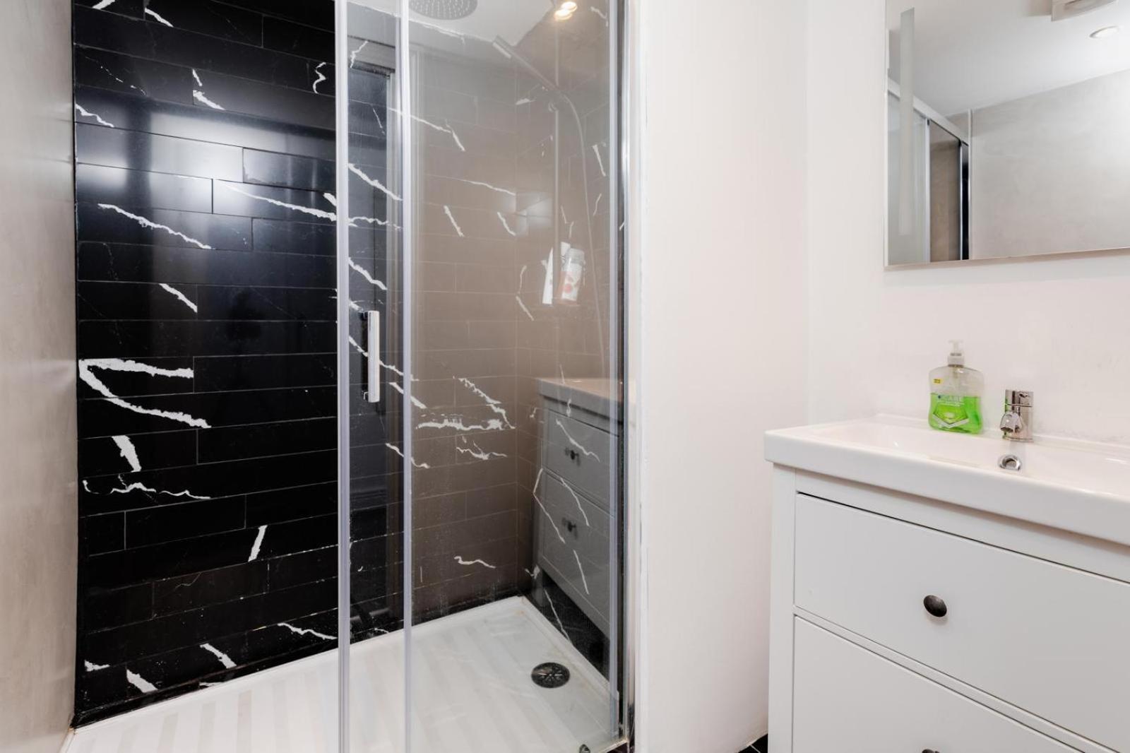 Regents Street's Superb Studios! * Londra