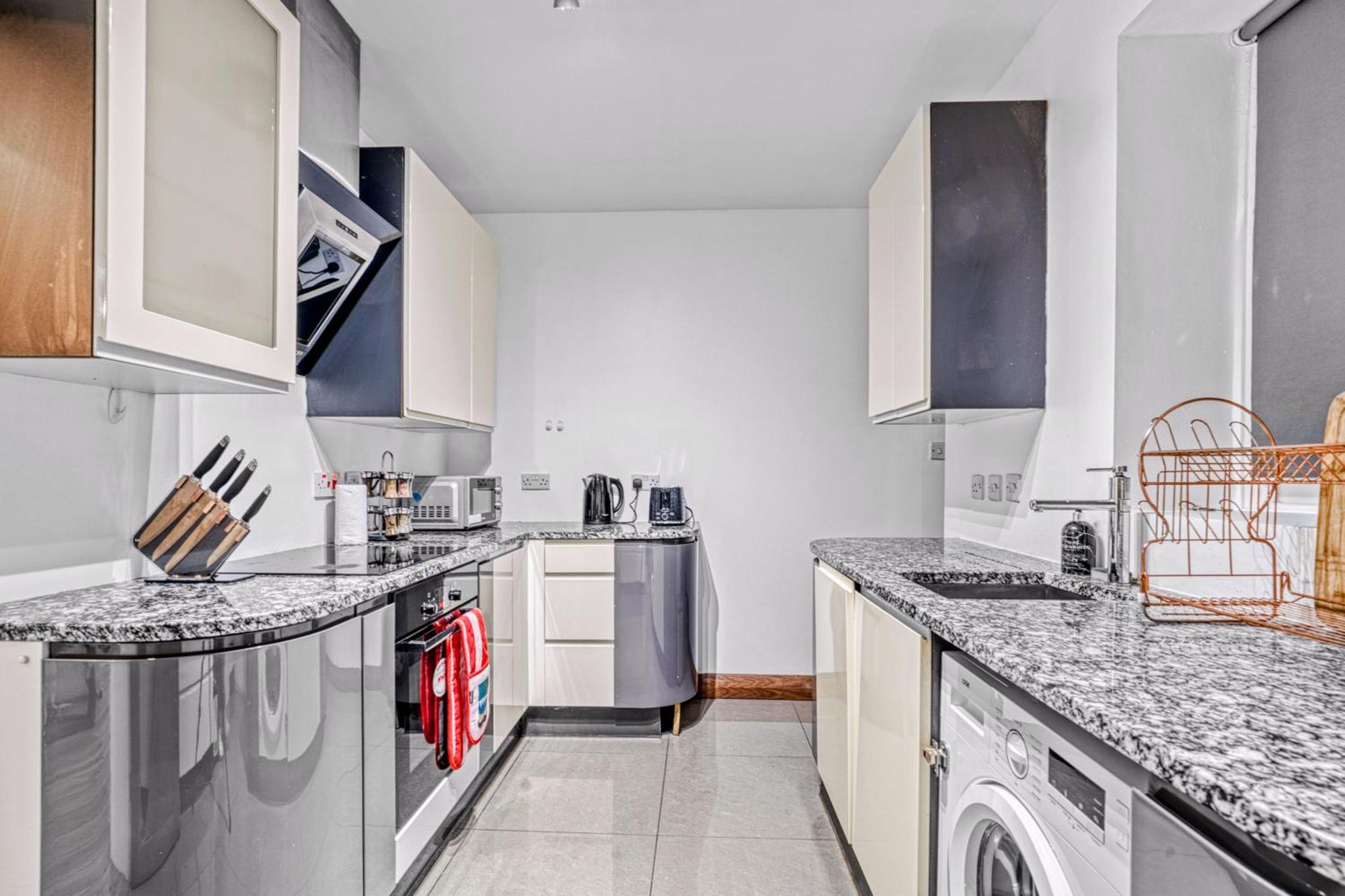 Charming 3br By Redcliffe Gdns Semesterbostad *
