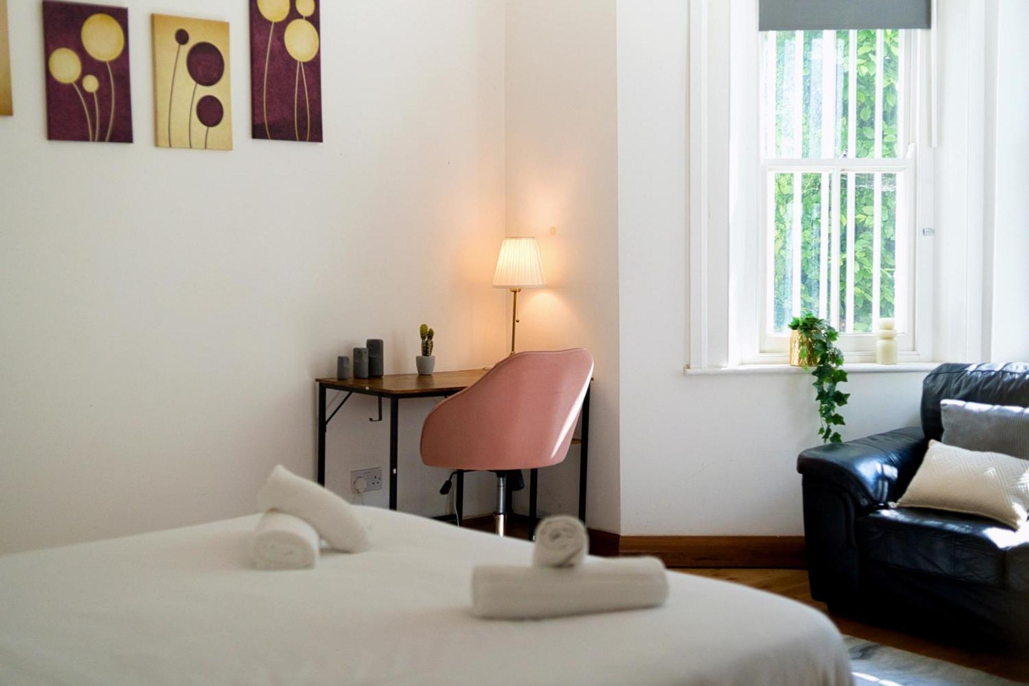 Charming 3br By Redcliffe Gdns Semesterbostad London