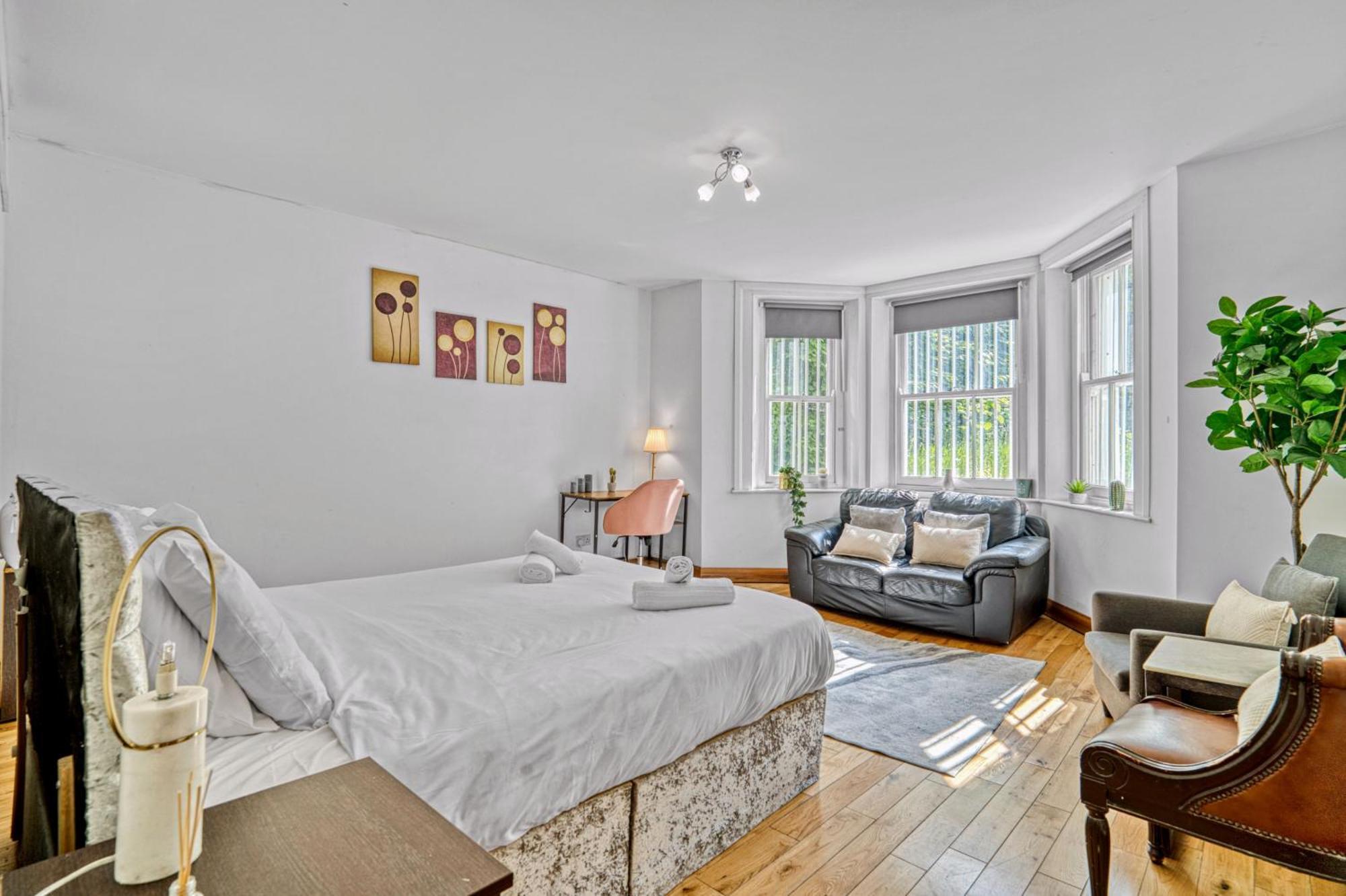 Semesterbostad Charming 3br By Redcliffe Gdns London