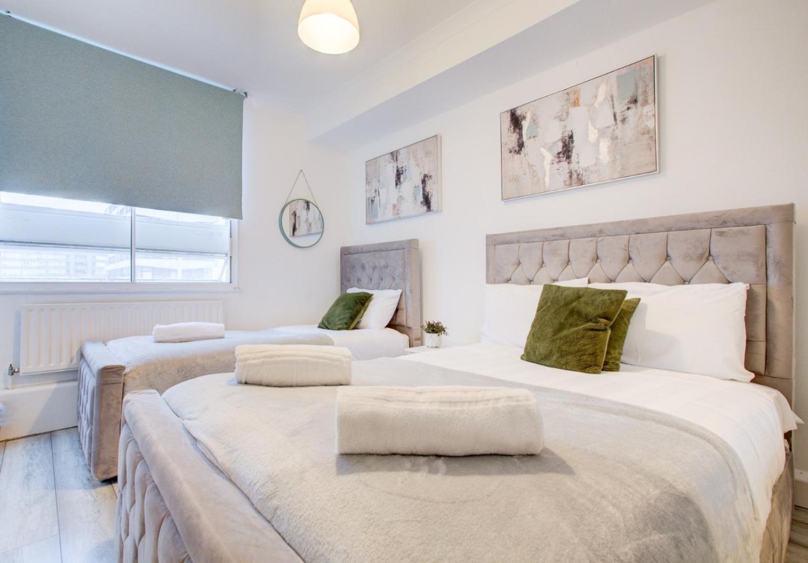 4-bedroom Gem Stylish & Walk-able To Everything Apartment
