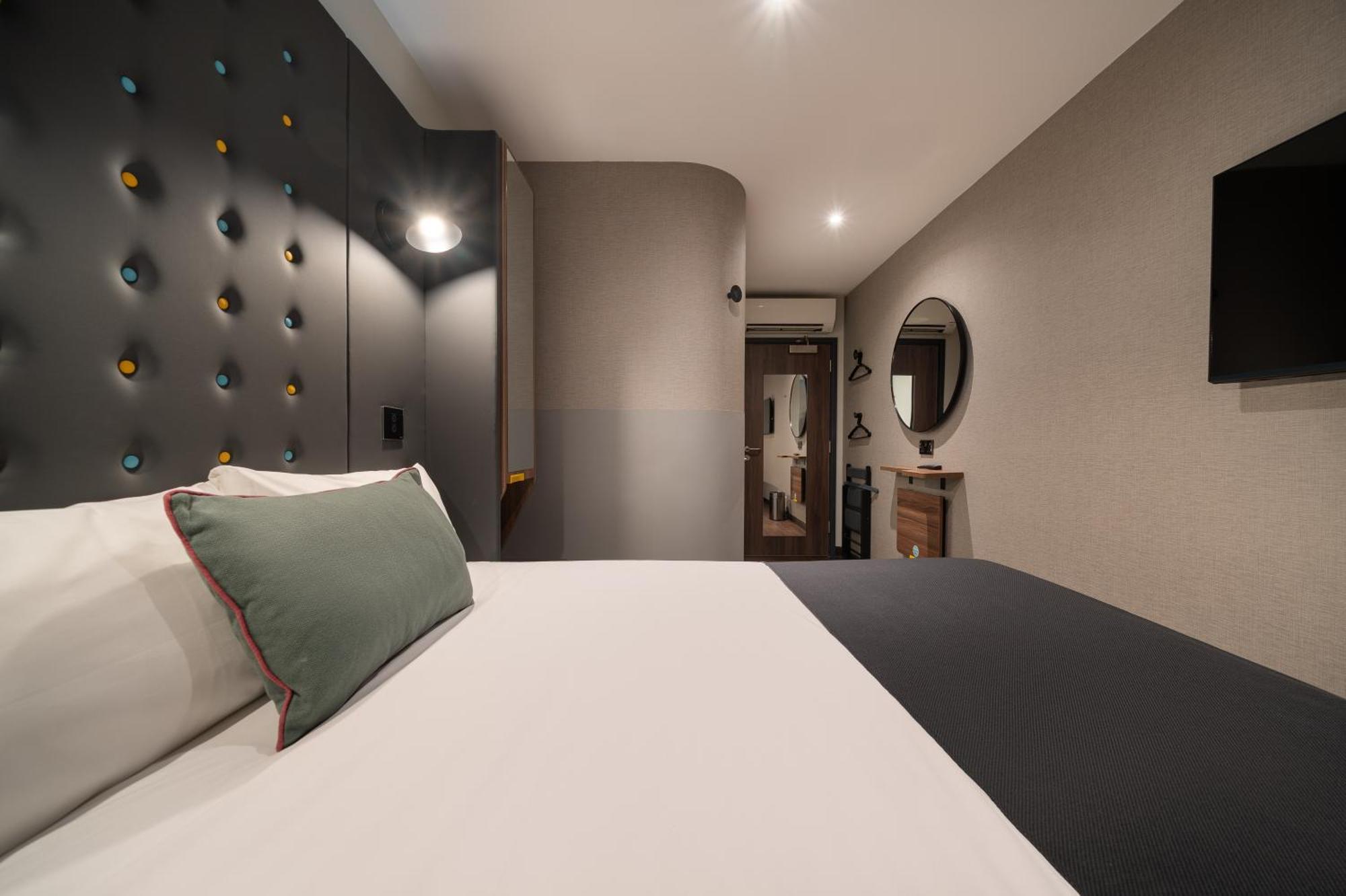 Point A Canary Wharf 3*