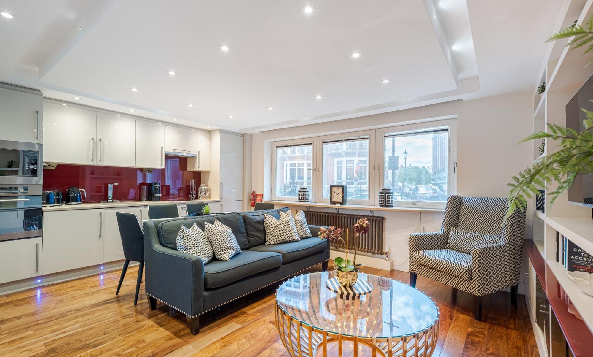 Elegant Ground Floor Apartment With Harrods View And Ac In Knightsbridge Appartement