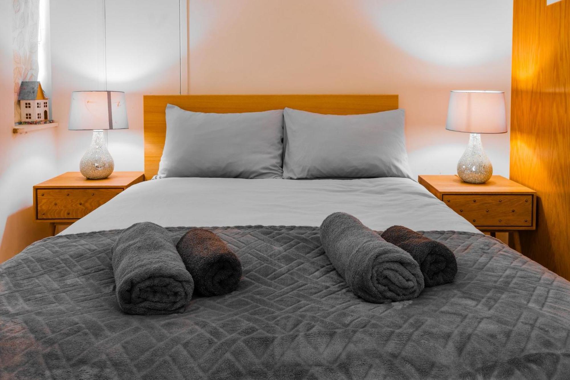 1 Bed Flat In Nell Gwynn House, Sleeps 4, Steps From Harrods & Hyde Park, 24 Hour Reception Lejlighed *