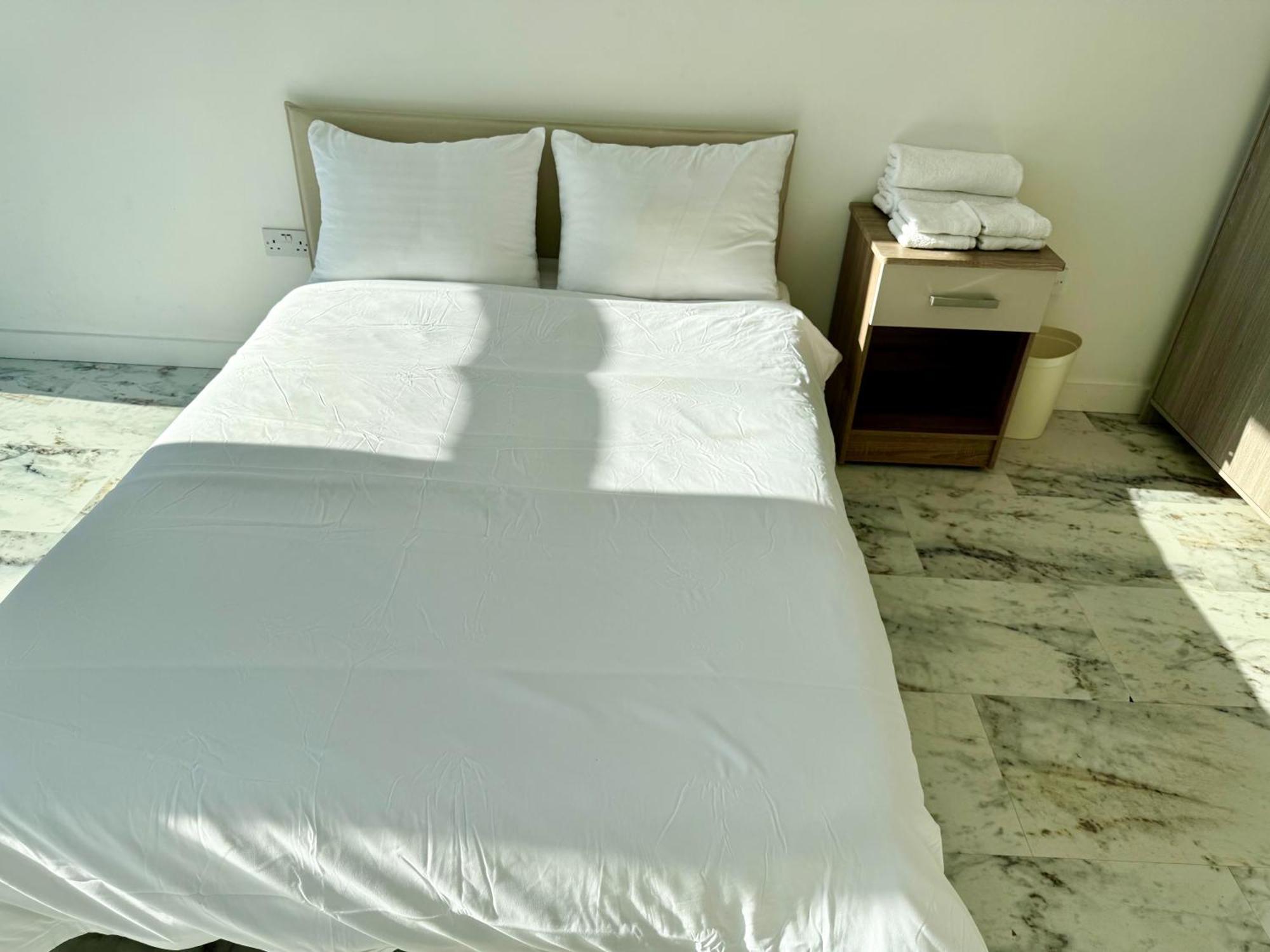 Hotel Entire Flat With 2x Bedrooms, 2x Bathrooms And A Big Living In The Olympic Park And Westfield At Stratford Londen