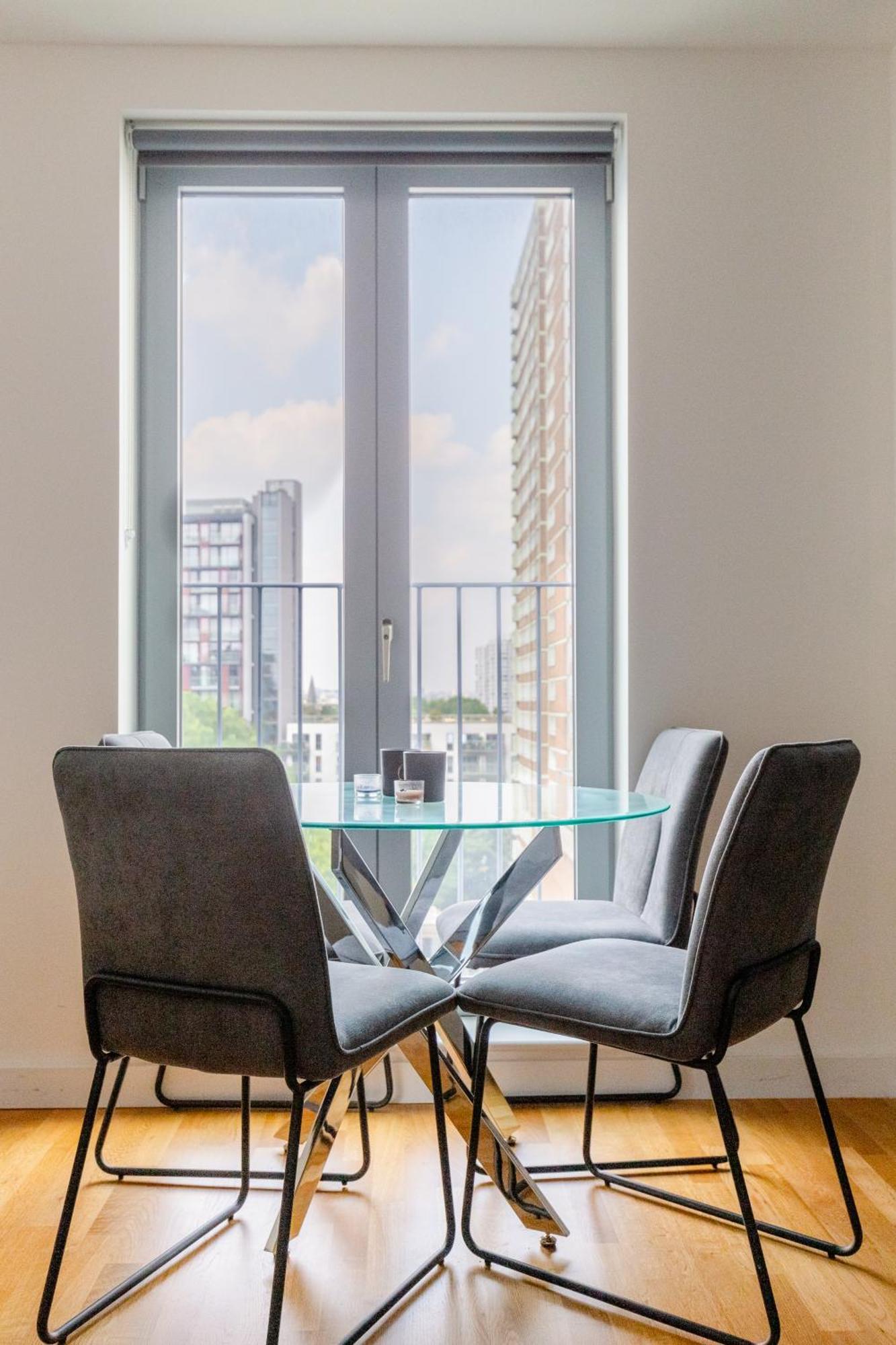 Lägenhet Chic 2bd Flat With Private Balcony In Battersea *
