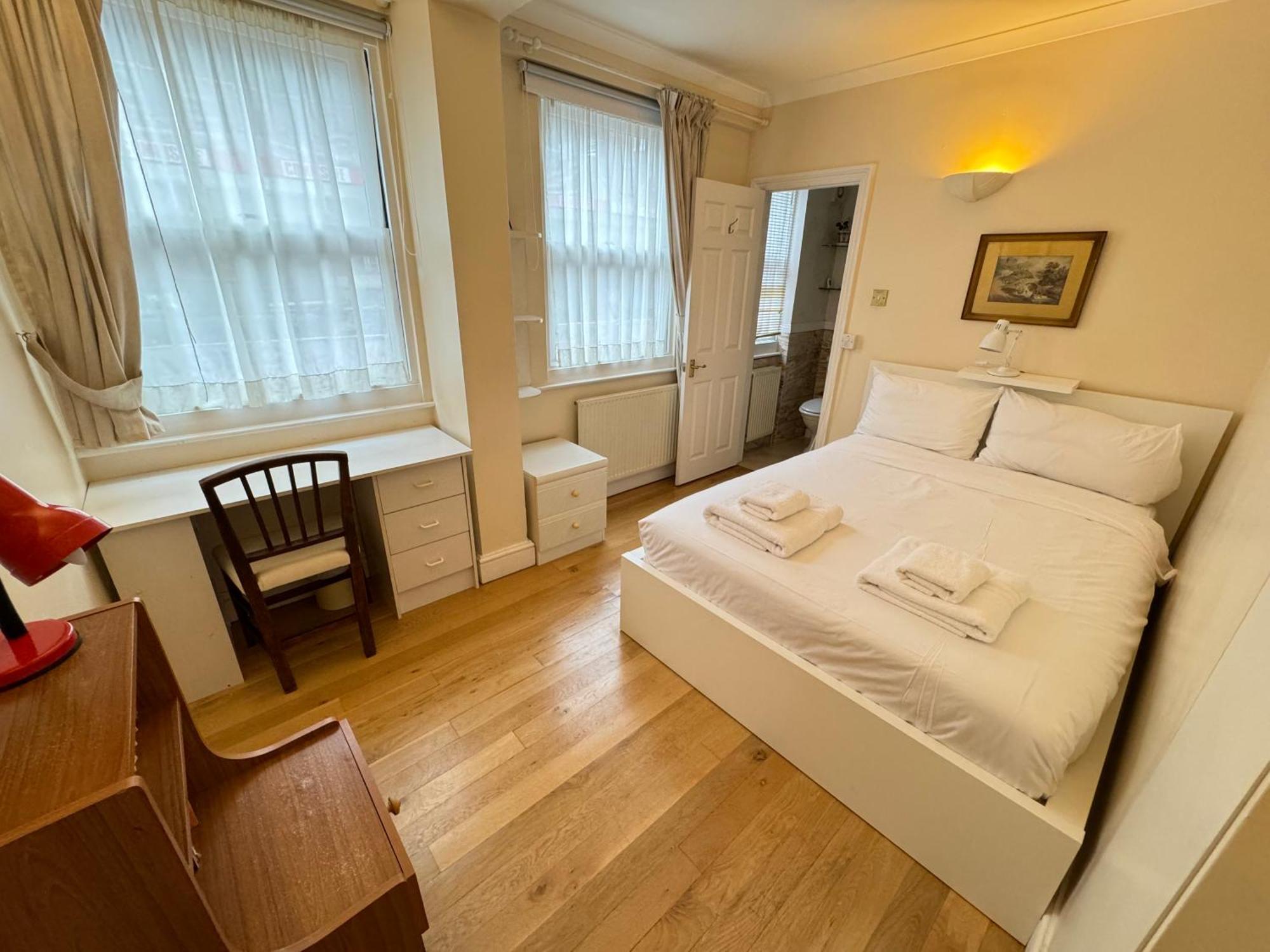 Bright 2 Bedroom Flat In Leilighet