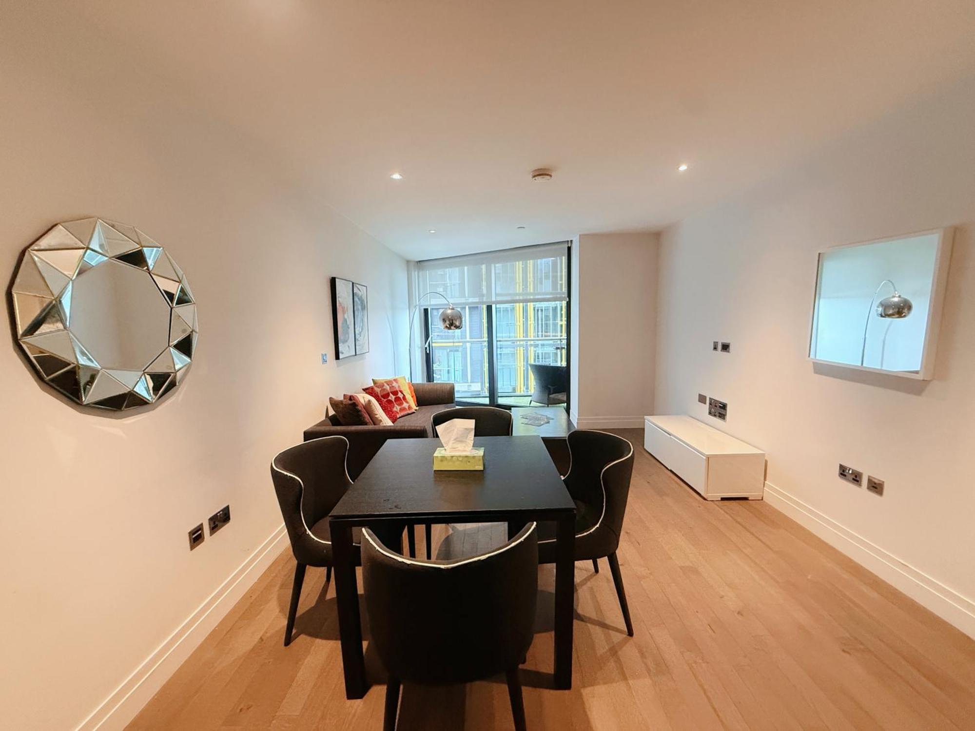 Luxurious And Spacious Near Us Embassy * Londen