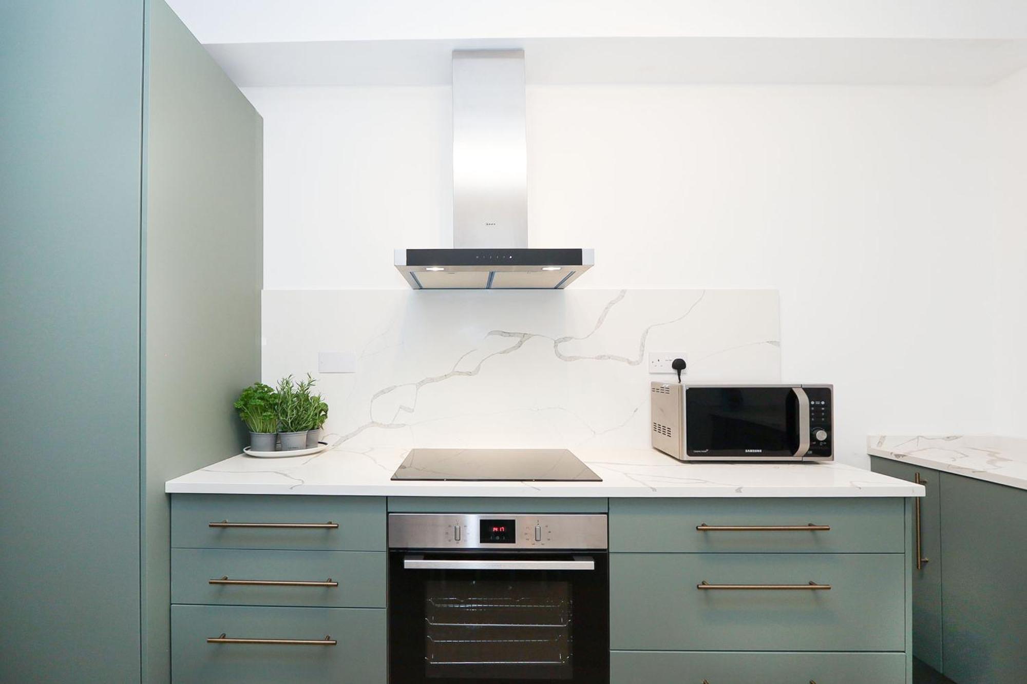 Apartment Elegant 2-bedroom Getaway W Terrace & Garden Views *