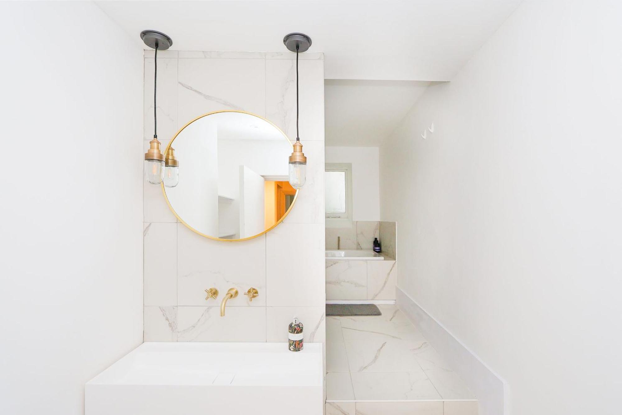 Elegant 2-bedroom Getaway W Terrace & Garden Views Apartment London