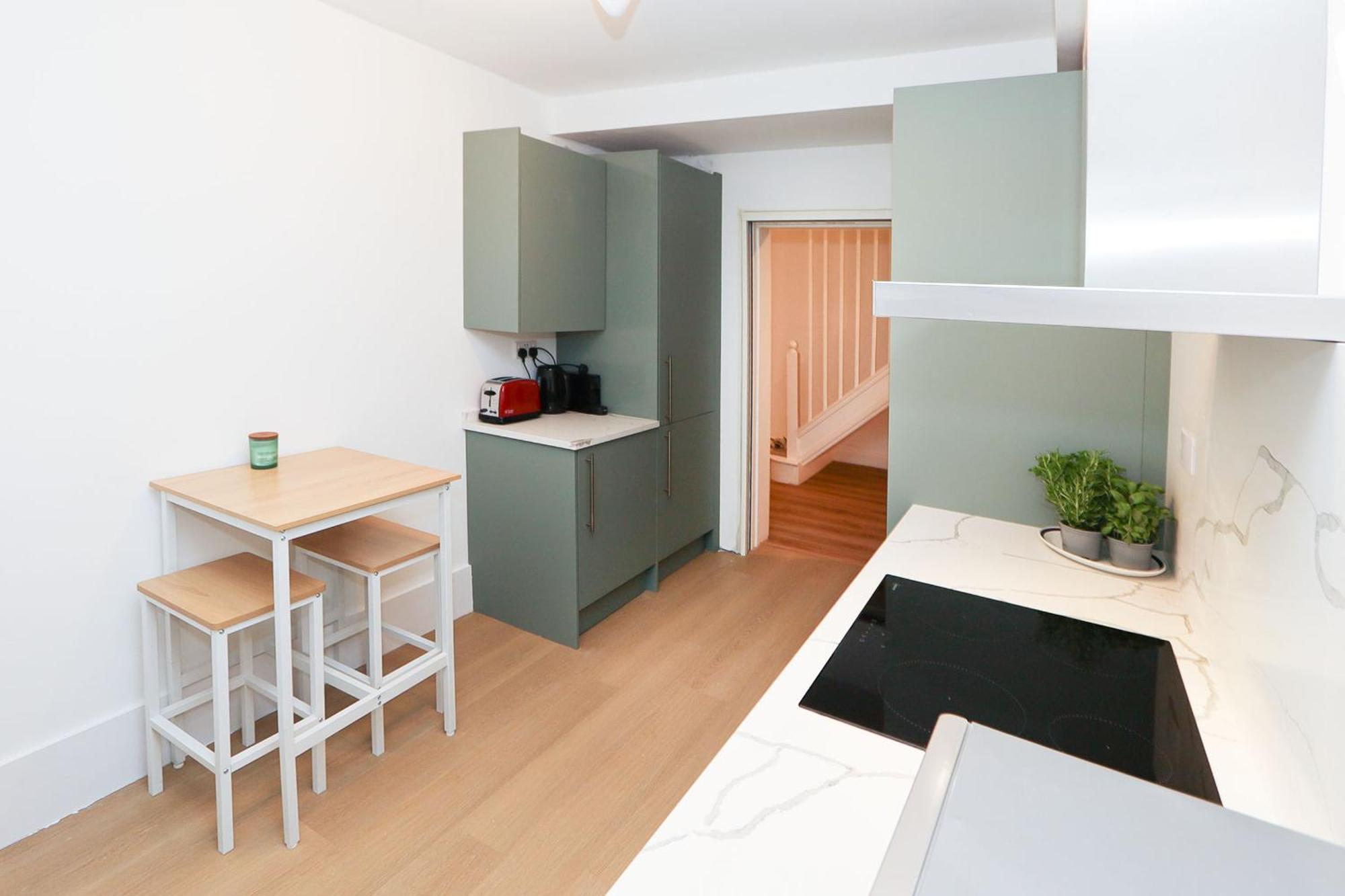 Elegant 2-bedroom Getaway W Terrace & Garden Views Apartment *