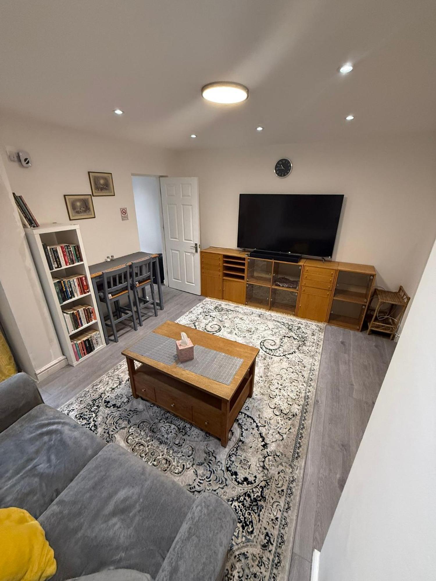 Appartement Bright And Spacious Entire One Bedroom Apartment With Living Room And Private Garden Londres
