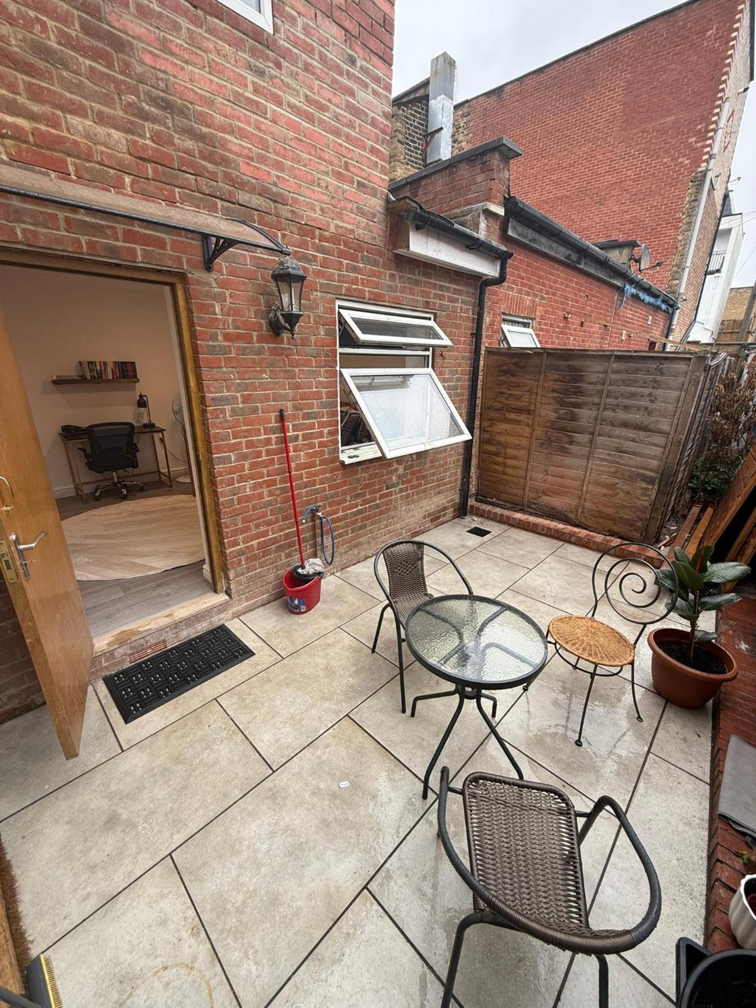 Appartement Bright And Spacious Entire One Bedroom Apartment With Living Room And Private Garden Londres