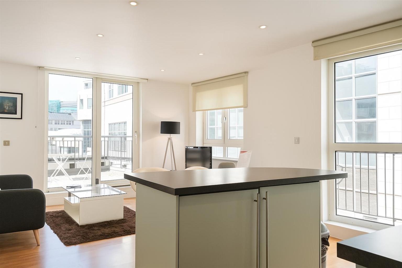 Still Life Tower Hill Executive Apartment *