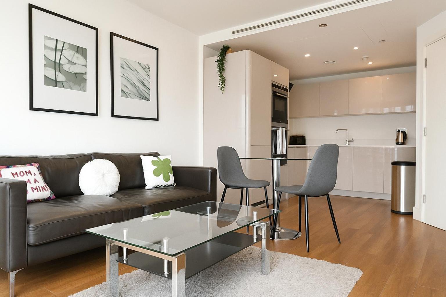 Still Life Aldgate Deluxe Apartment