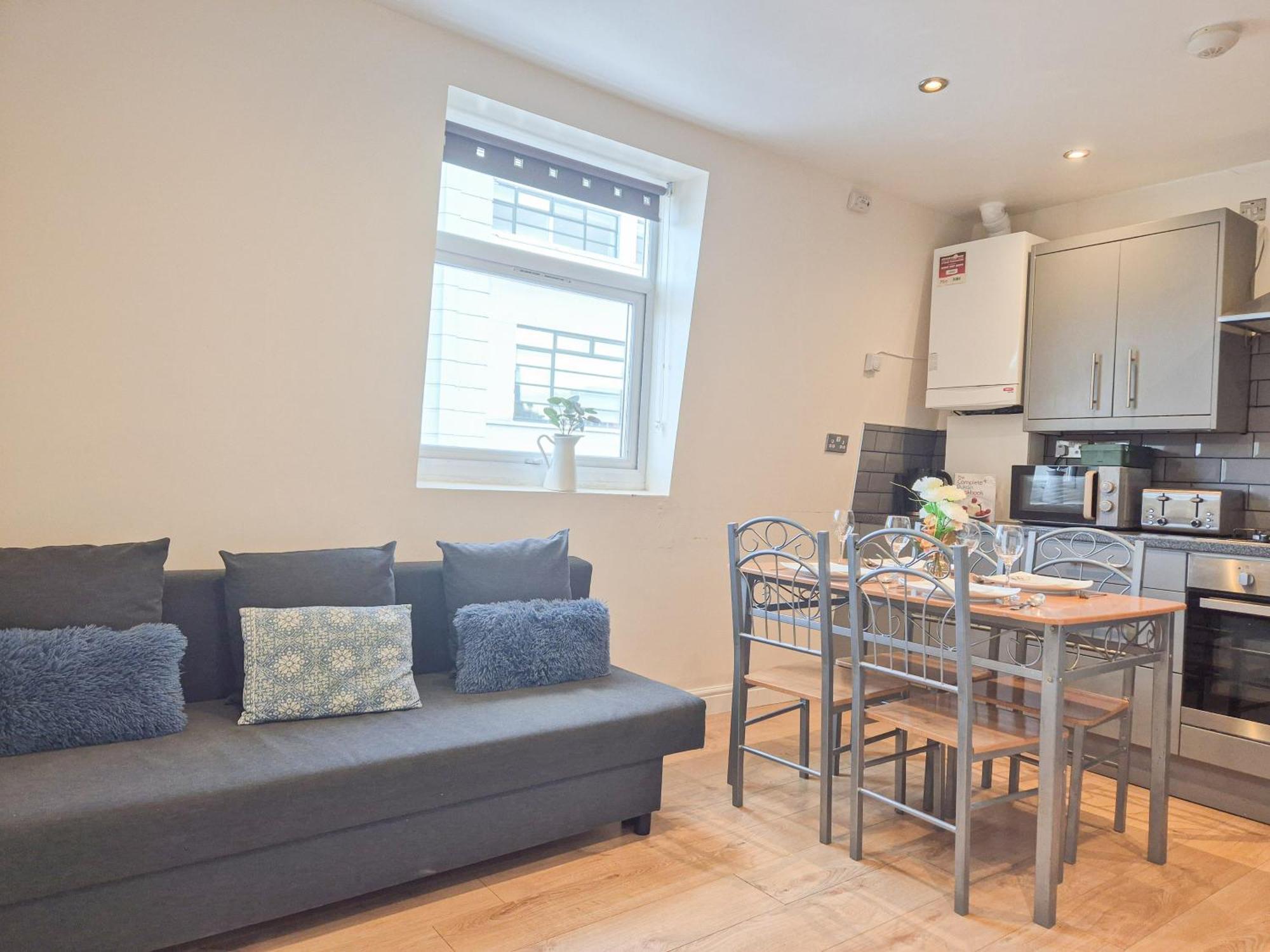 Lovely 3 Bedroom Flat , Aldgate, Tower Hill, Whitechapel Apartment London
