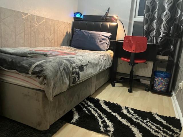 Private @ London-stratford. * London