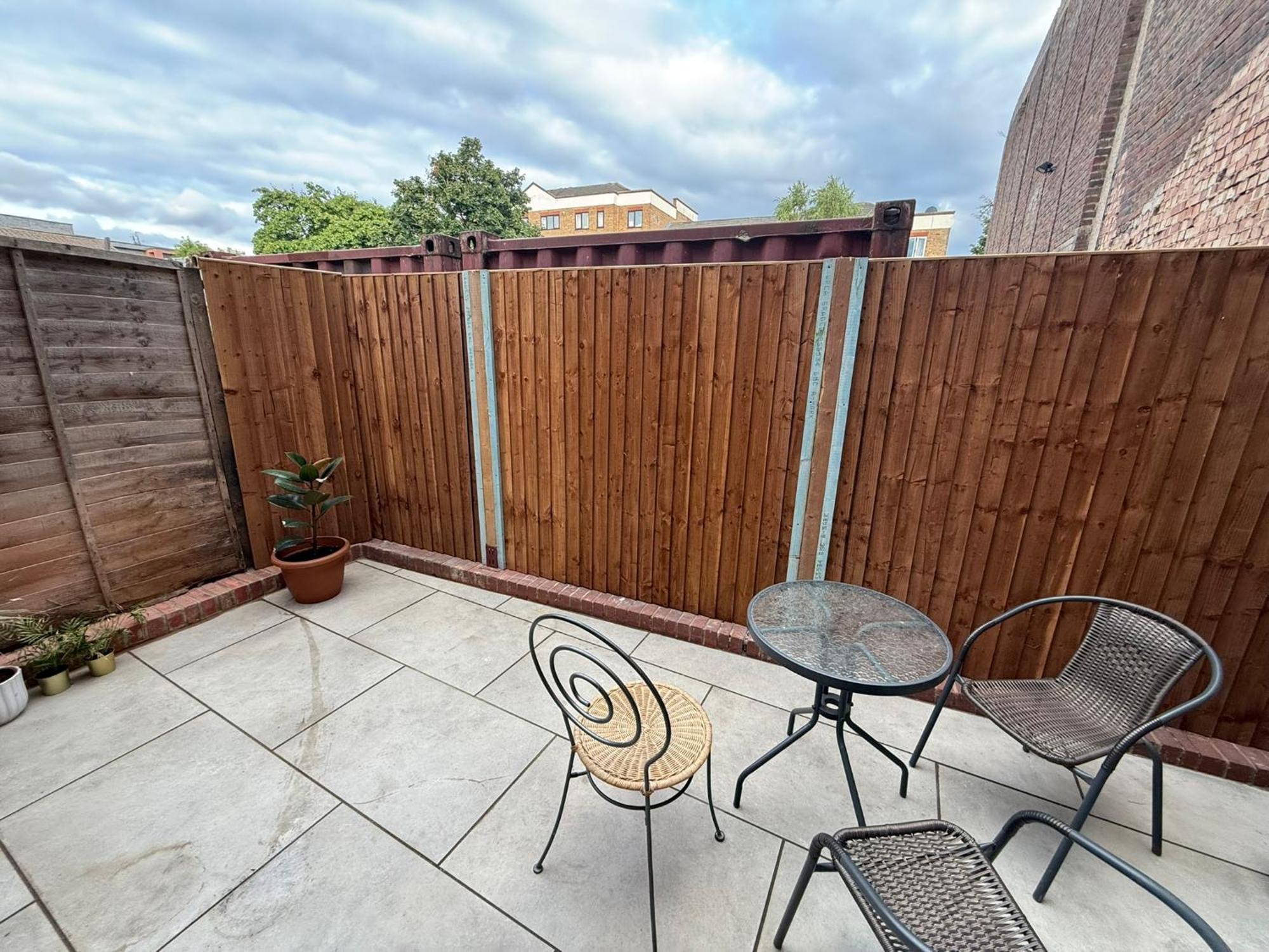 Bright And Spacious Entire One Bedroom Apartment With Living Room And Private Garden Londres