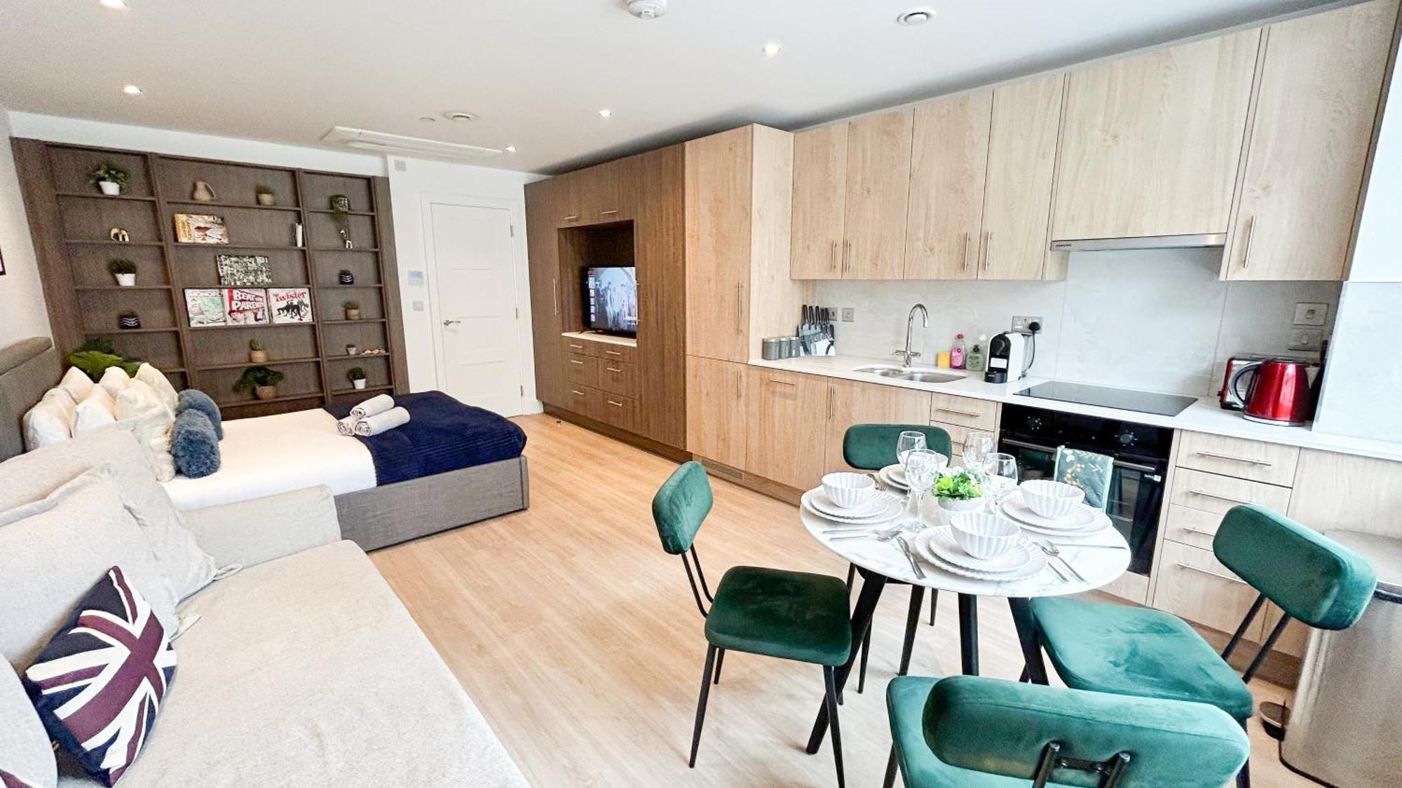 Apartment Modern & 3bedroom Flat With Pvt Balcony Steps From Regent's Park *