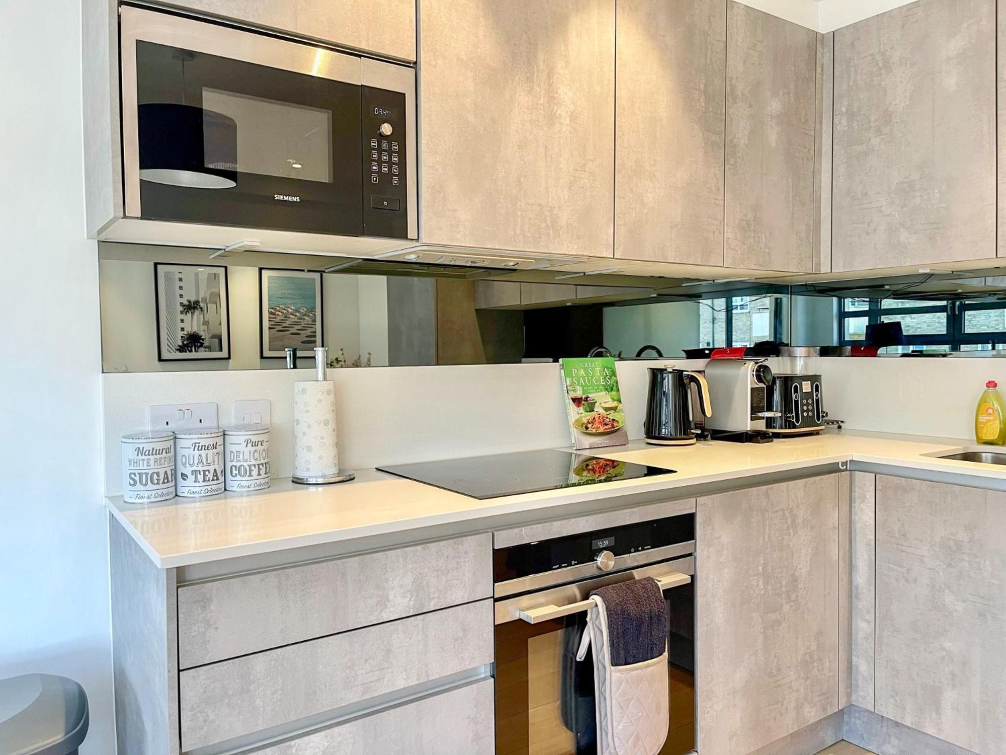 Modern & 3bedroom Flat With Pvt Balcony Steps From Regent's Park * London