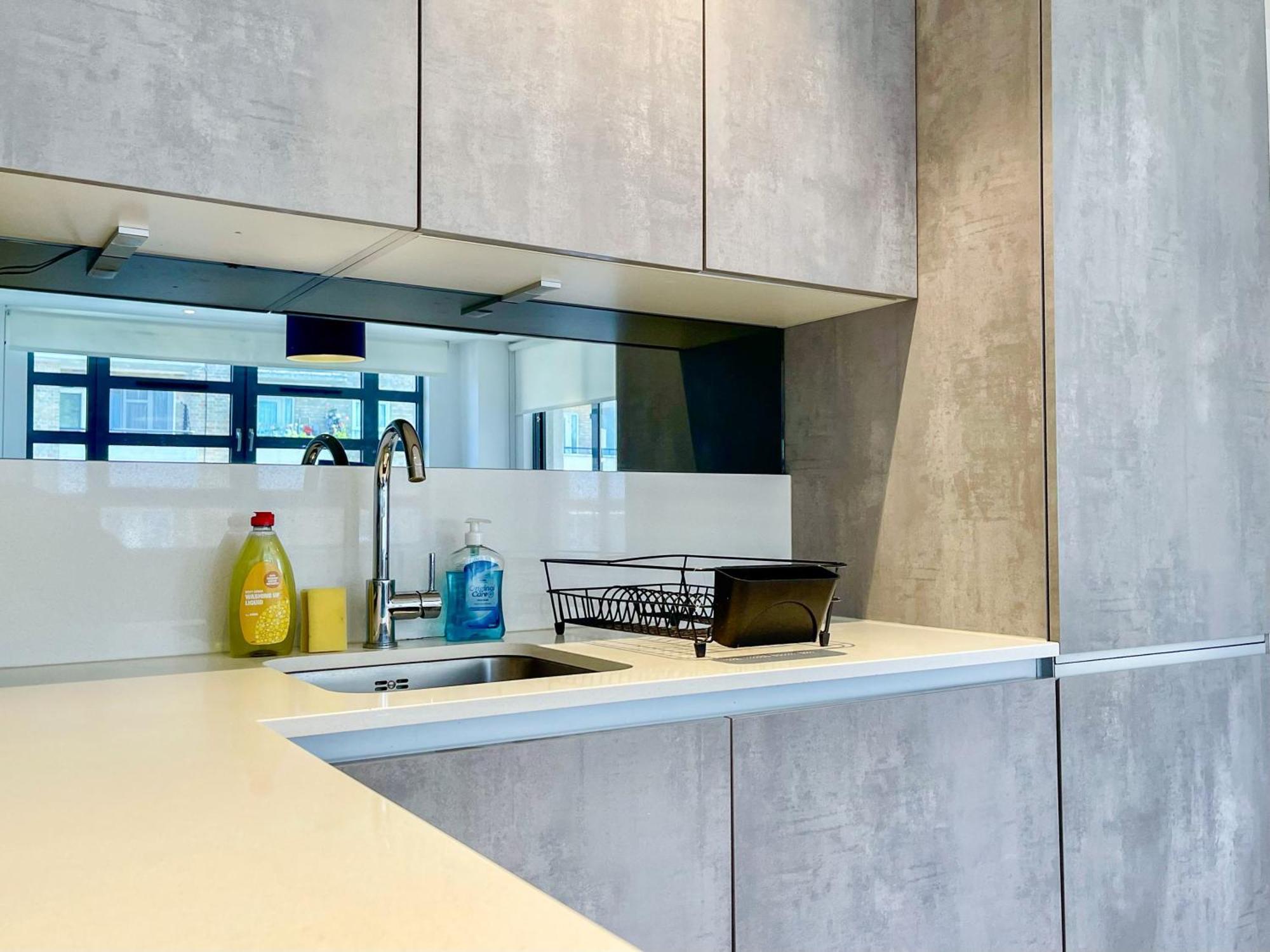 Modern & 3bedroom Flat With Pvt Balcony Steps From Regent's Park *